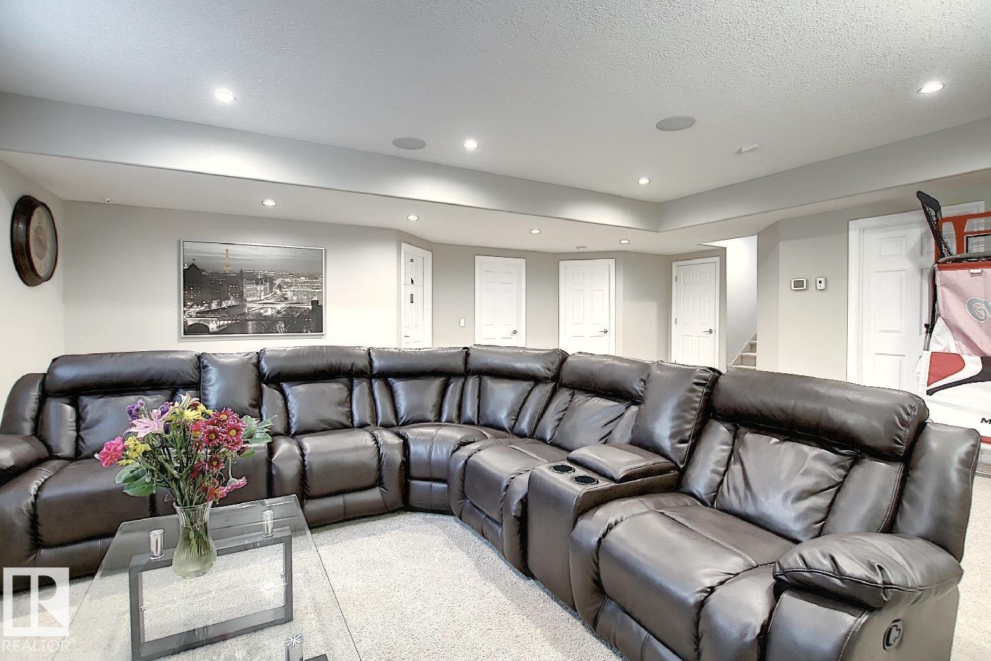 13020 164 Avenue, Edmonton, AB - Indoor Photo Showing Living Room