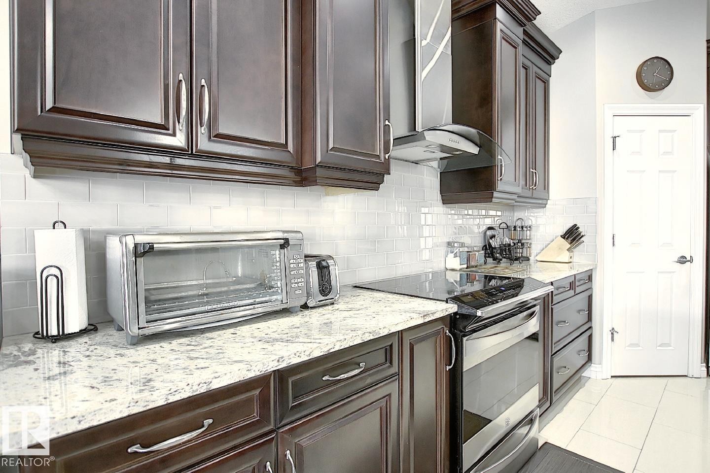 13020 164 Avenue, Edmonton, AB - Indoor Photo Showing Kitchen With Upgraded Kitchen