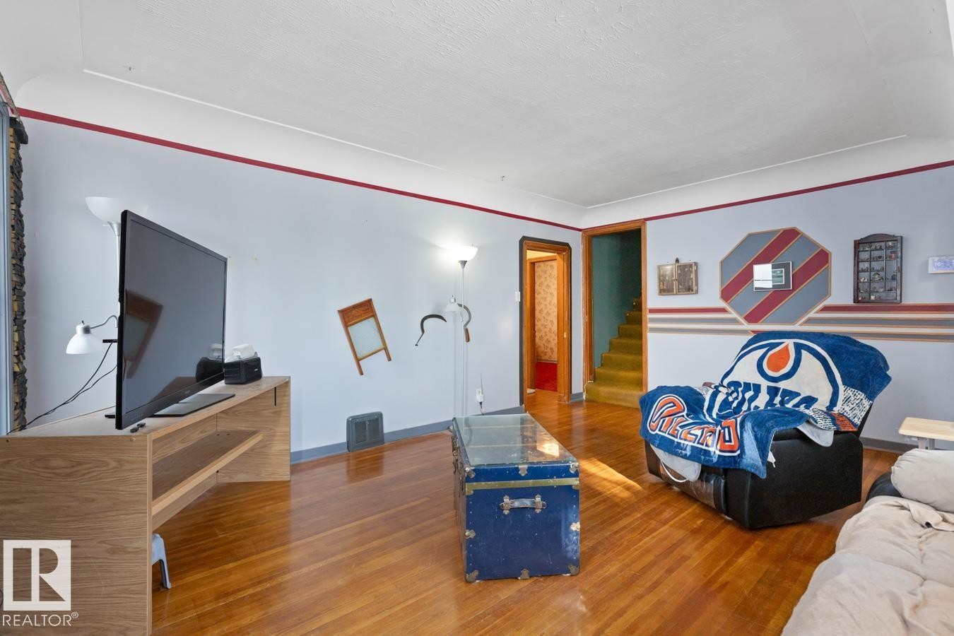 8906 94 Avenue, Edmonton, AB - Indoor