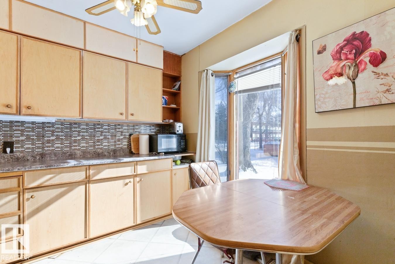 8906 94 Avenue, Edmonton, AB - Indoor