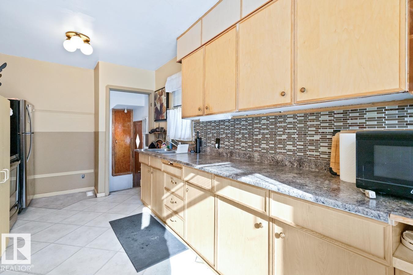 8906 94 Avenue, Edmonton, AB - Indoor Photo Showing Kitchen