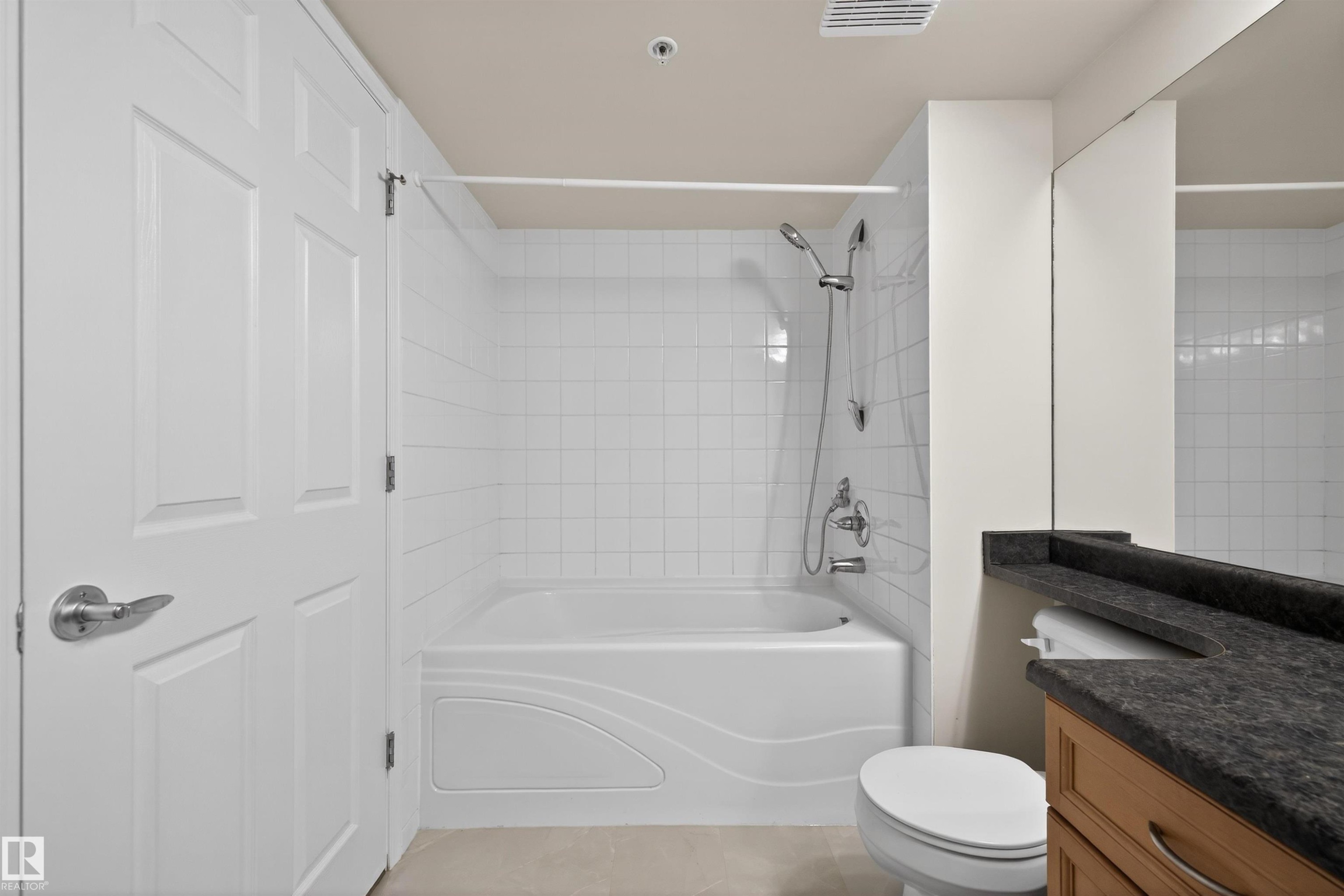 102 1589 Glastonbury Boulevard, Edmonton, AB - Indoor Photo Showing Bathroom