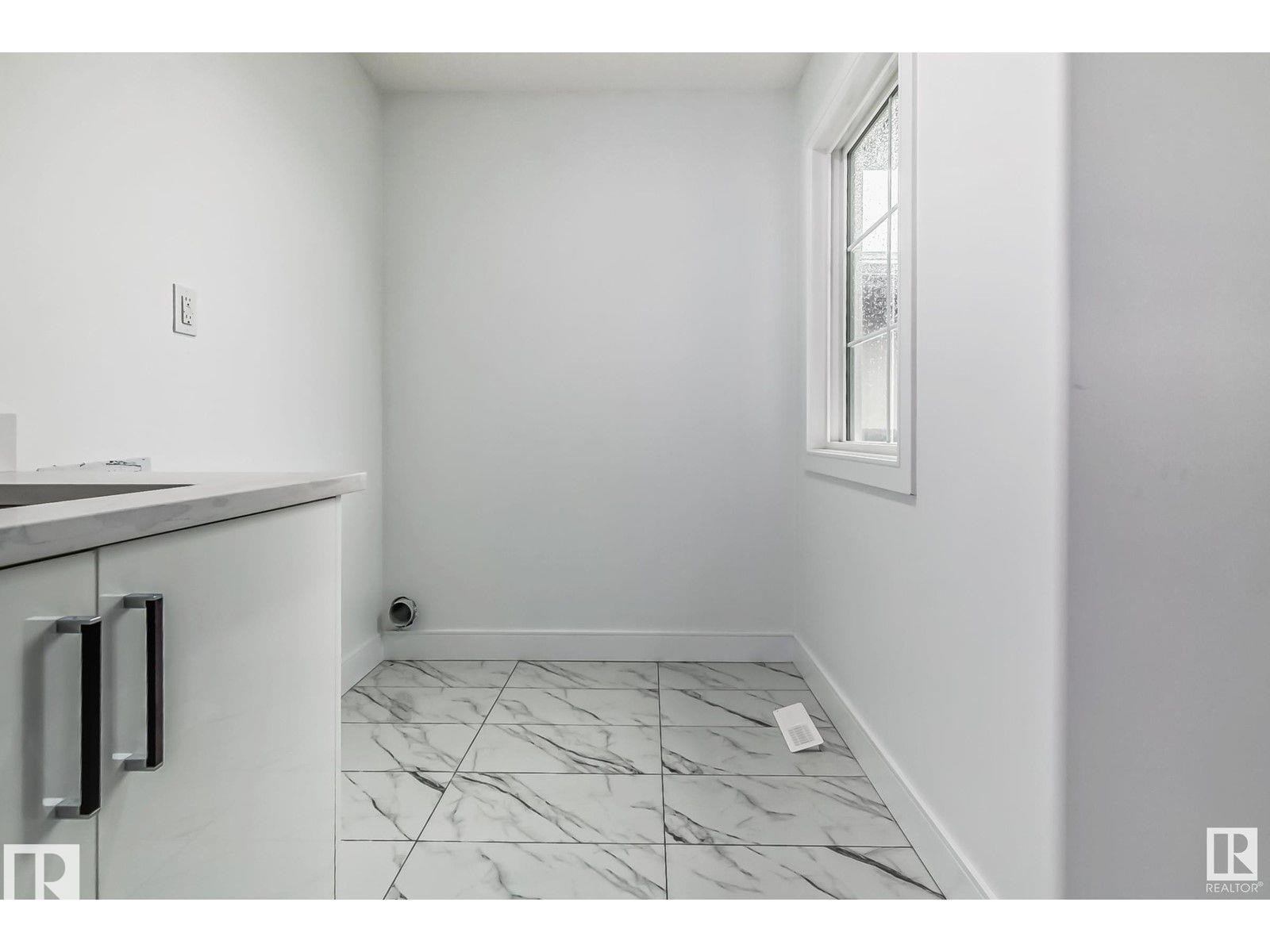 1703 152 Avenue, Edmonton, AB - Indoor Photo Showing Other Room