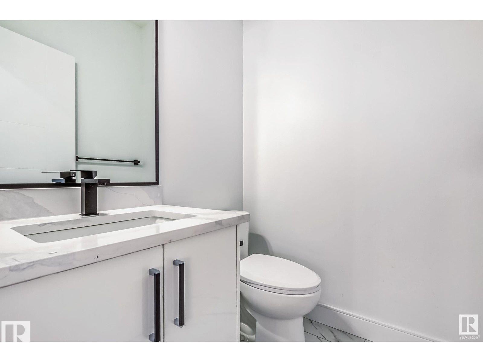 1703 152 Avenue, Edmonton, AB - Indoor Photo Showing Bathroom