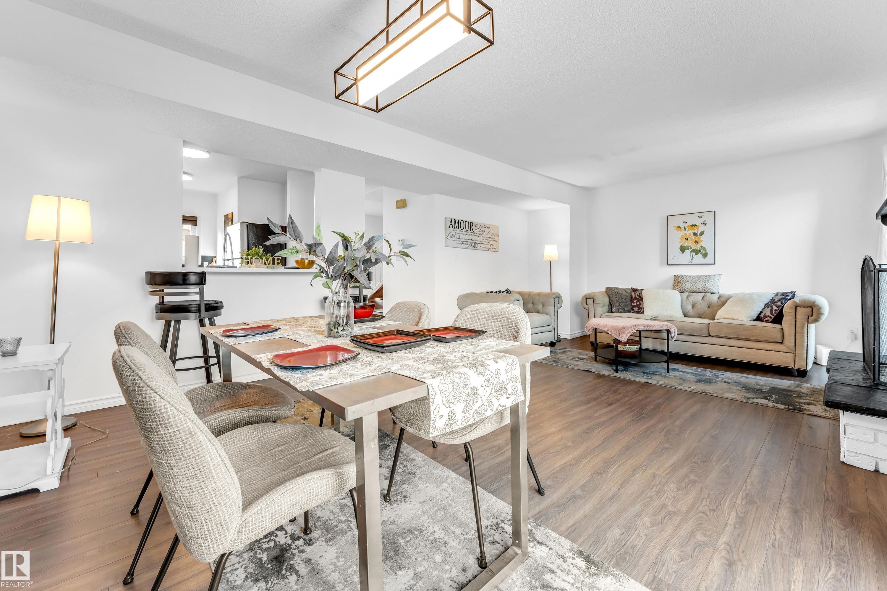 5344 38A Avenue, Edmonton, AB - Indoor