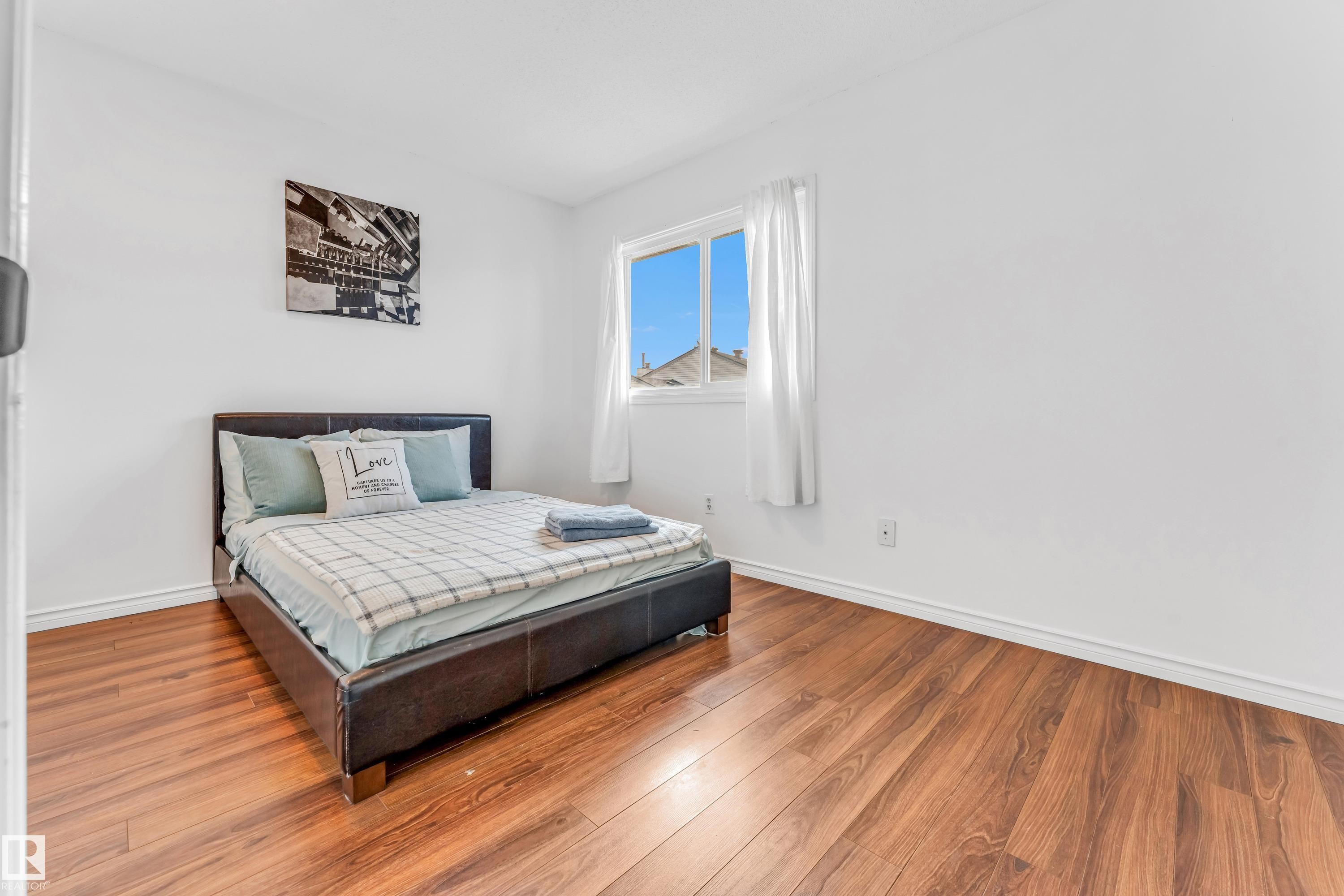 5344 38A Avenue, Edmonton, AB - Indoor Photo Showing Bedroom