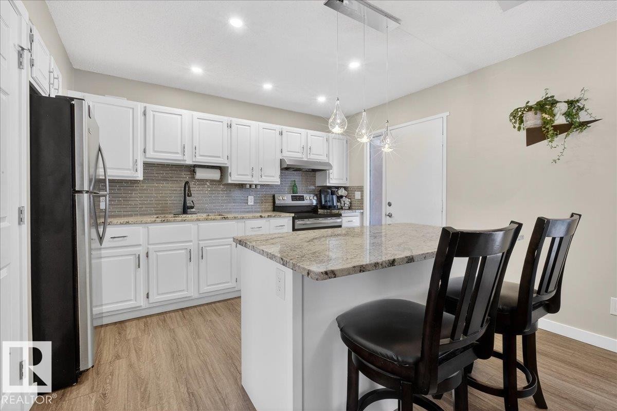 635 Millbourne Road E, Edmonton, AB - Indoor Photo Showing Kitchen With Upgraded Kitchen