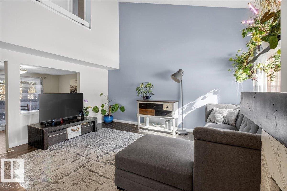 635 Millbourne Road E, Edmonton, AB - Indoor Photo Showing Living Room