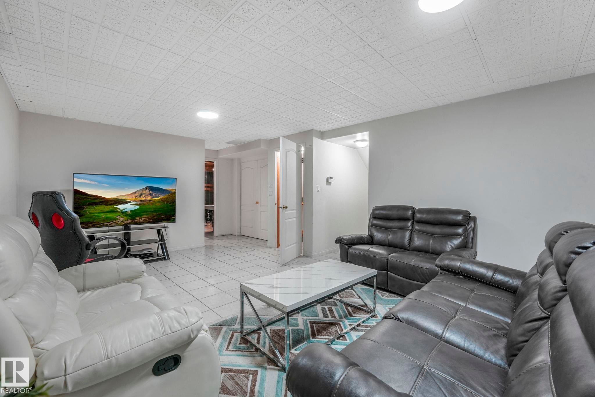 4720 150 Avenue, Edmonton, AB - Indoor