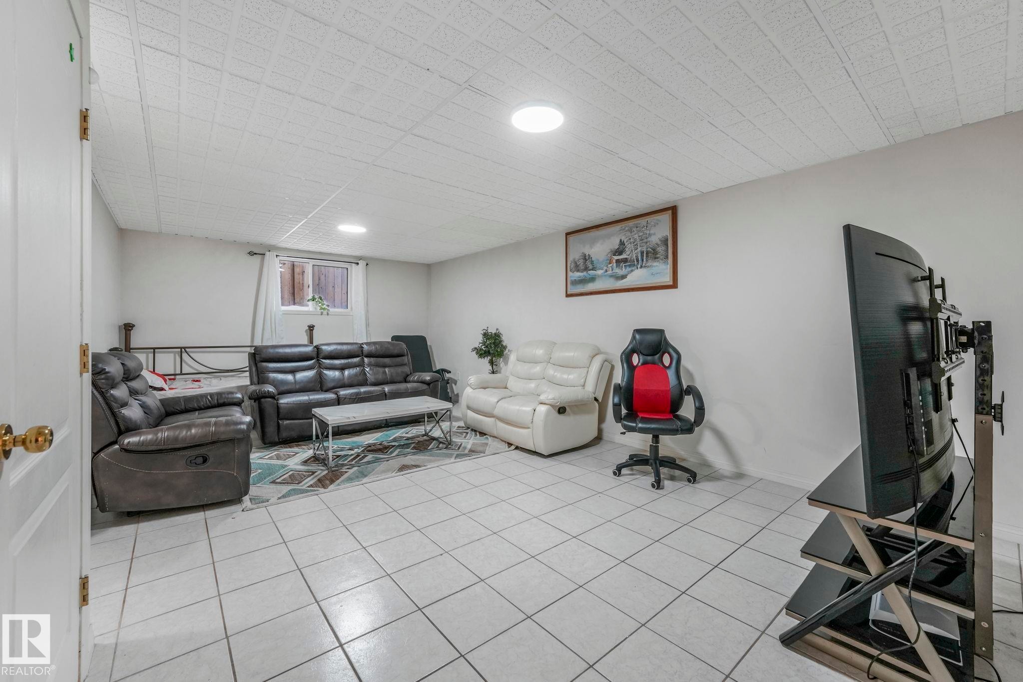 4720 150 Avenue, Edmonton, AB - Indoor