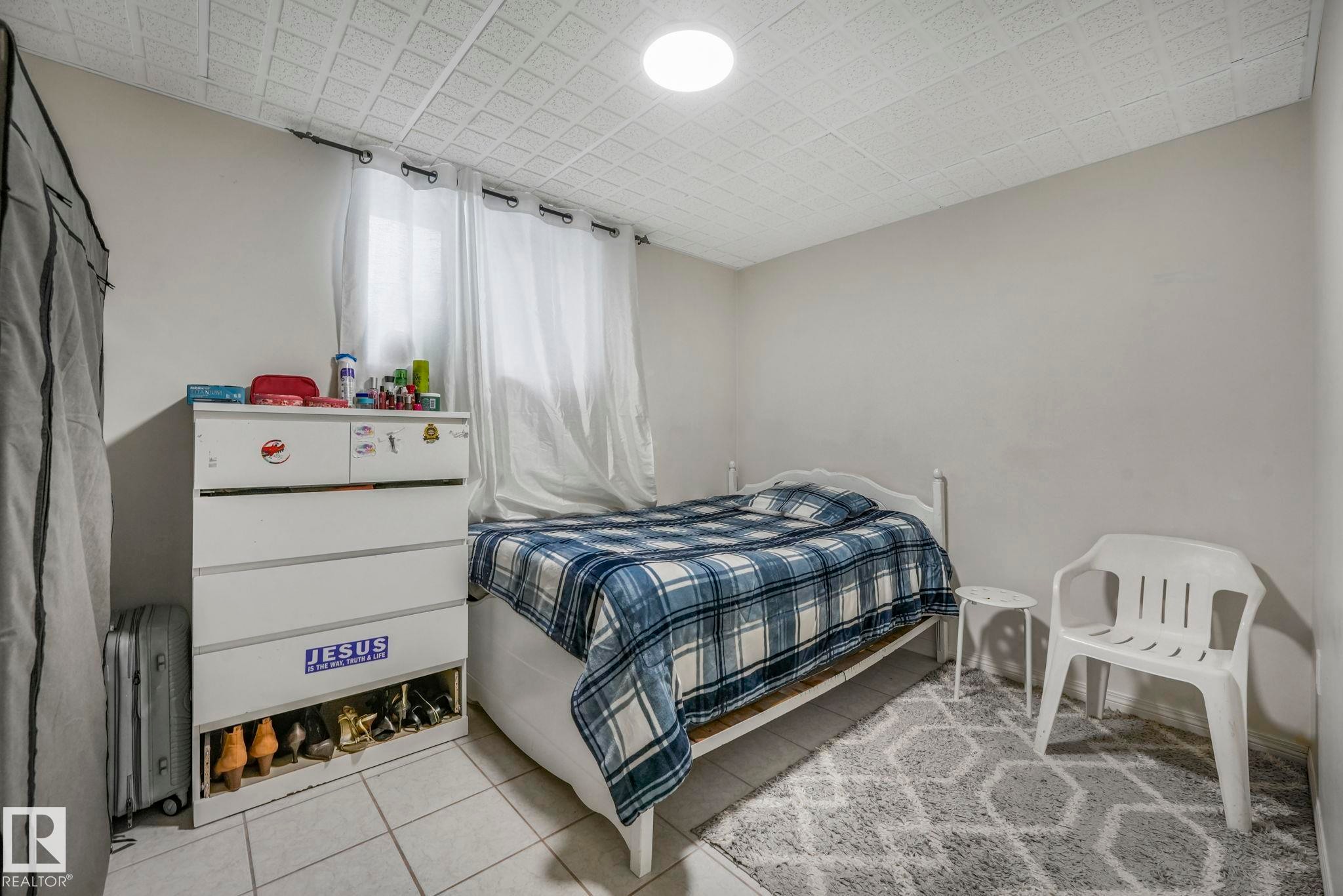 4720 150 Avenue, Edmonton, AB - Indoor Photo Showing Bedroom