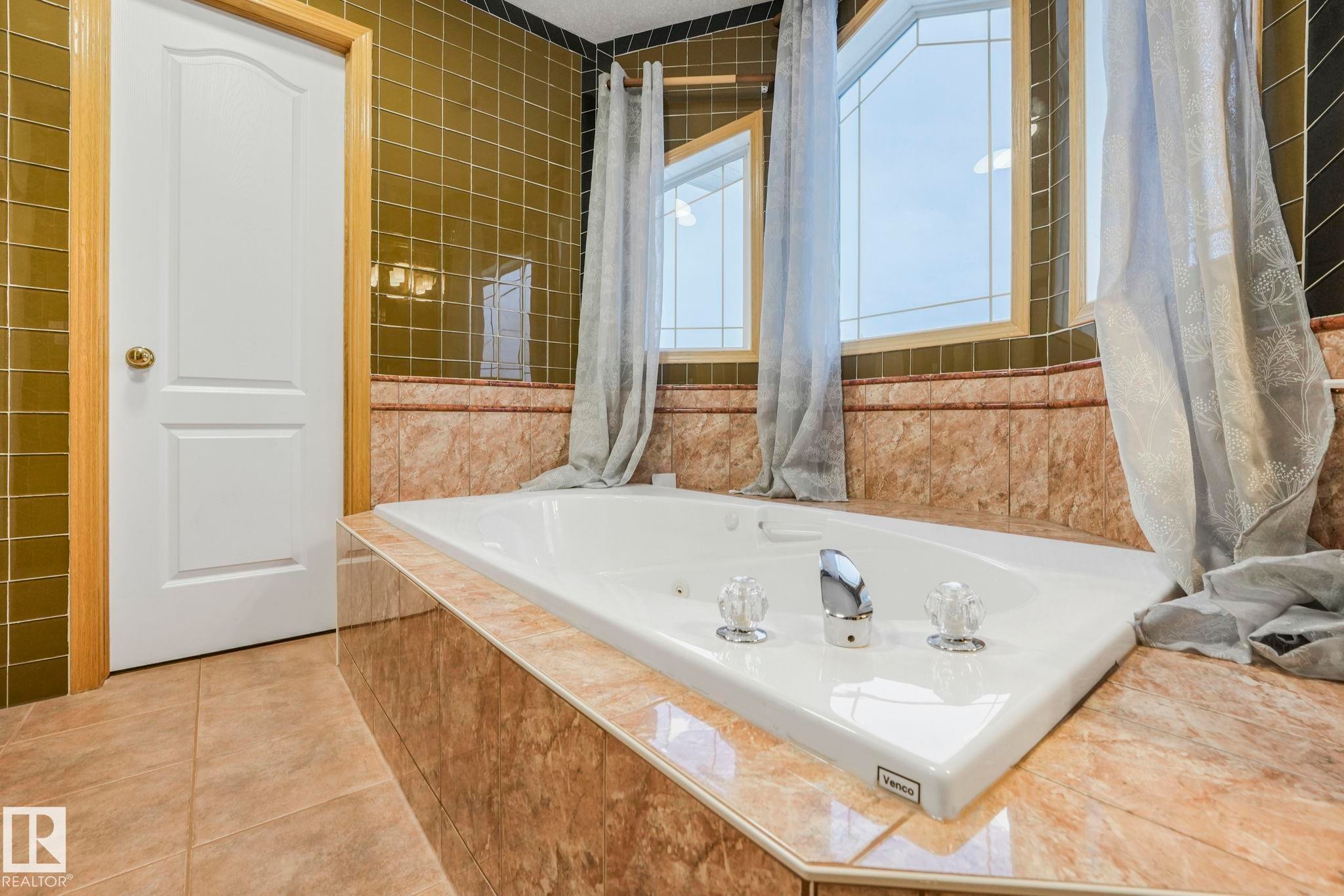 4720 150 Avenue, Edmonton, AB - Indoor Photo Showing Bathroom