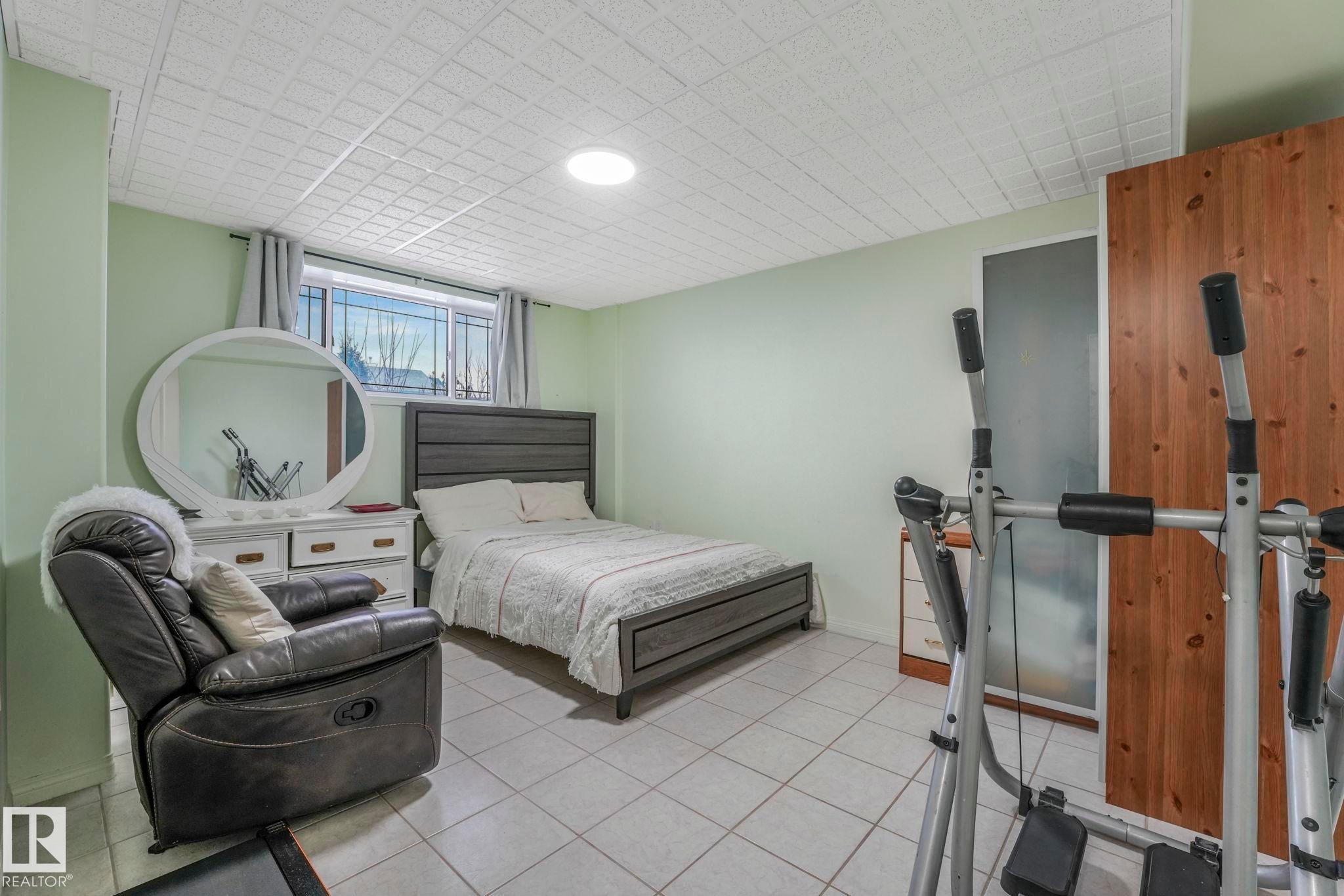 4720 150 Avenue, Edmonton, AB - Indoor Photo Showing Other Room