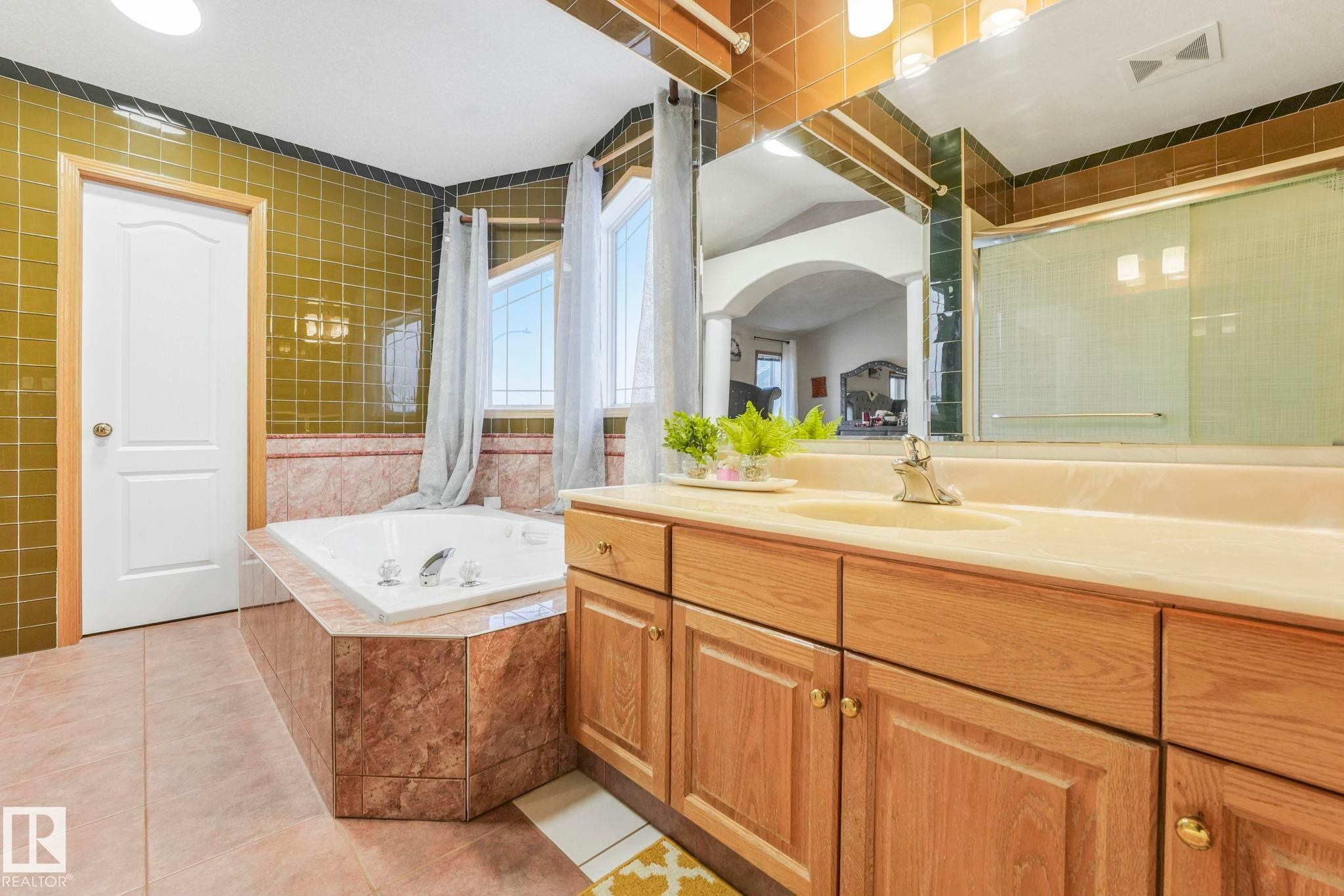 4720 150 Avenue, Edmonton, AB - Indoor Photo Showing Bathroom