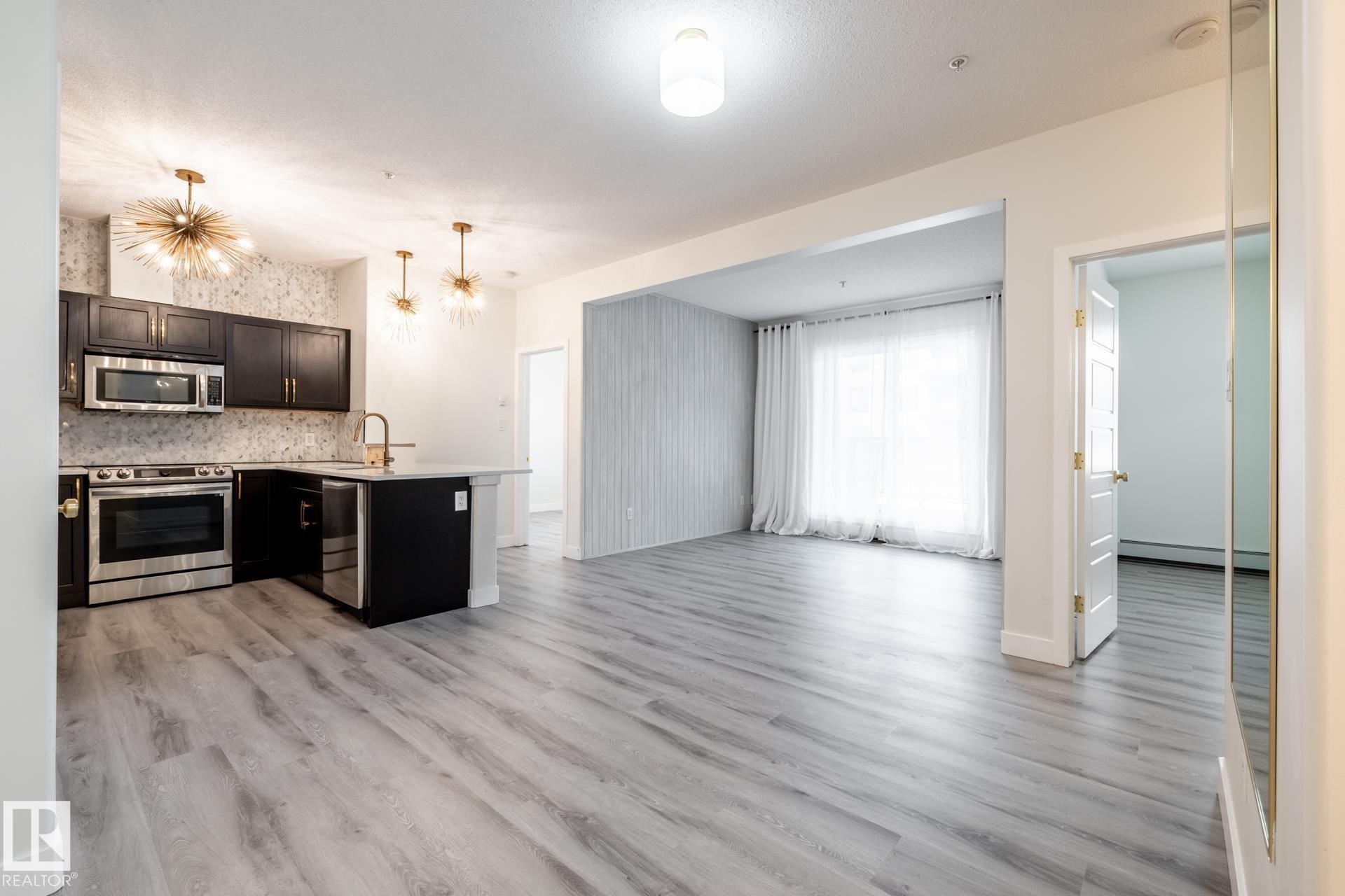 105 304 Ambleside Link Link, Edmonton, AB - Indoor Photo Showing Kitchen