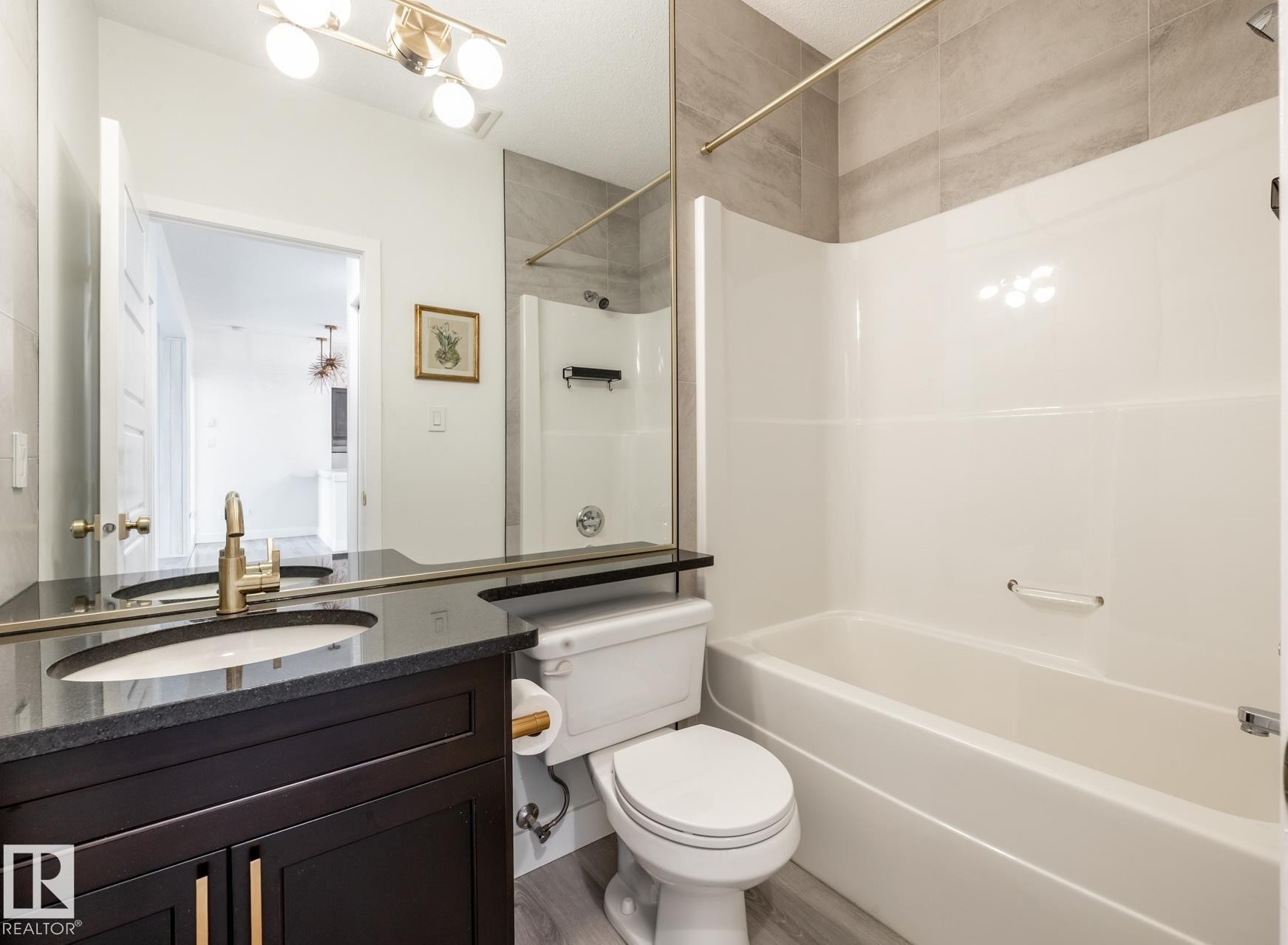 105 304 Ambleside Link Link, Edmonton, AB - Indoor Photo Showing Bathroom