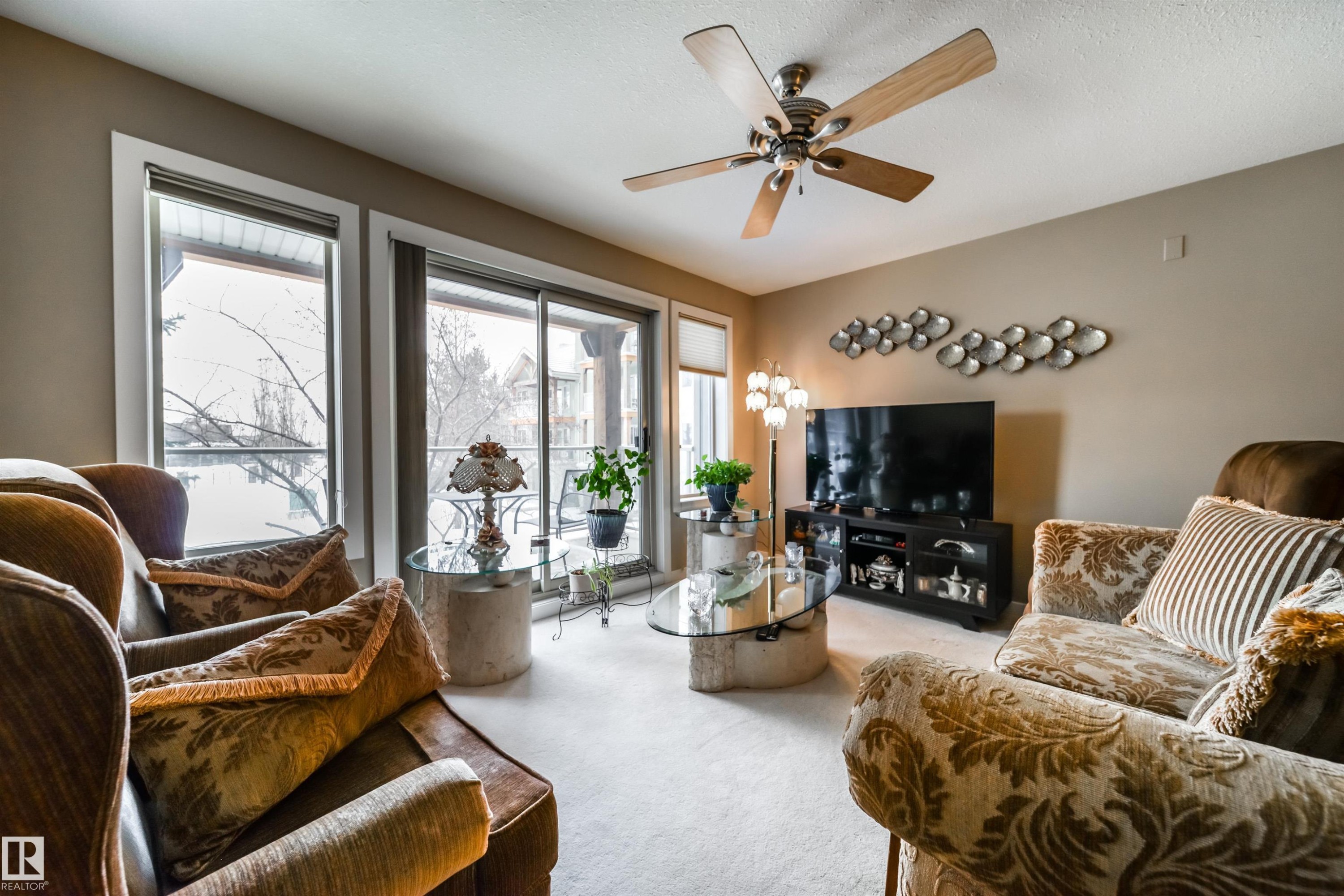 Living room featuring carpet flooring and ceiling fan - 237 278 Suder Greens Drive, Edmonton, AB - Indoor Photo Showing Dining Room