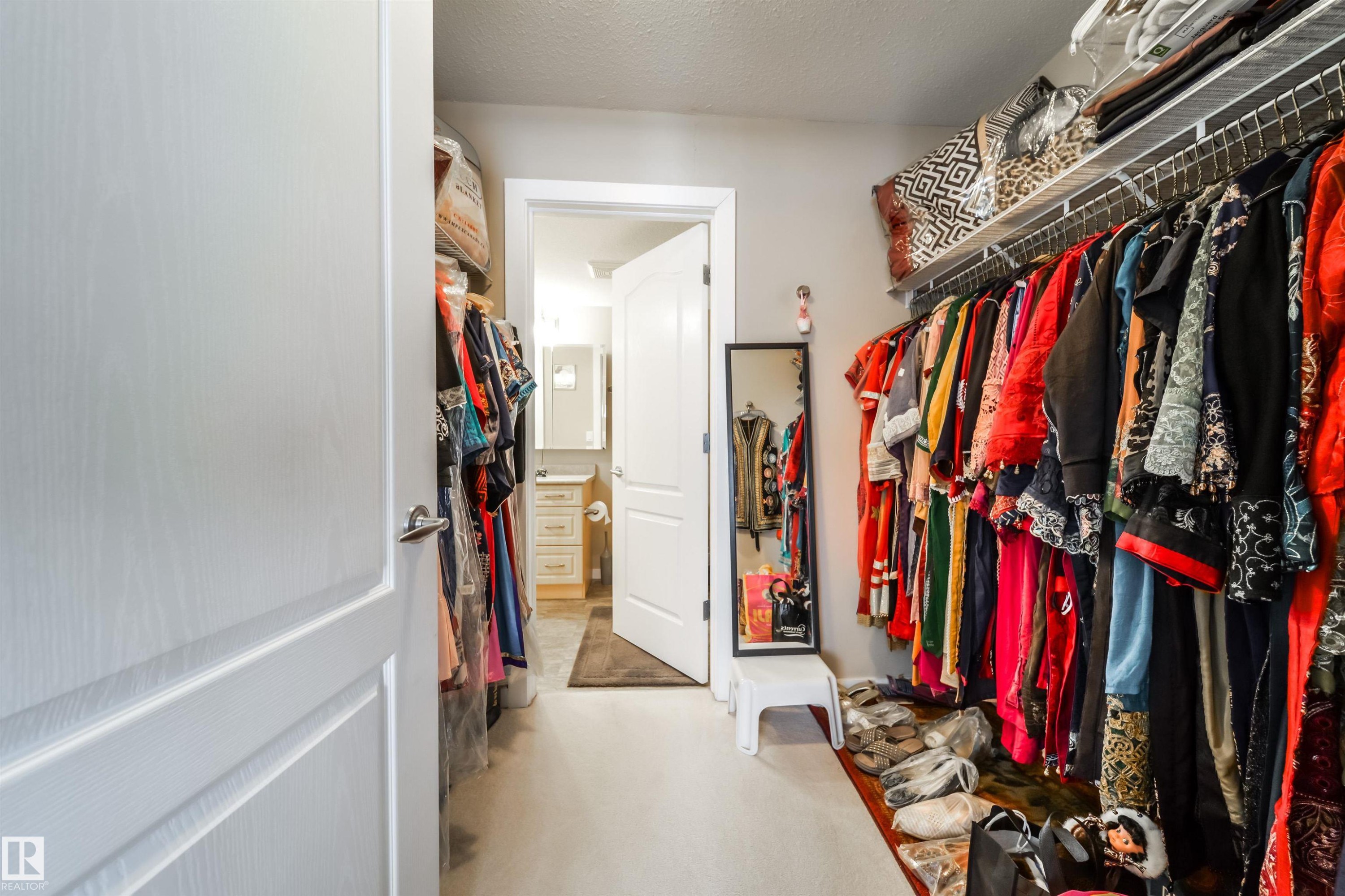 Walk in closet featuring light colored carpet - 237 278 Suder Greens Drive, Edmonton, AB - Outdoor With Exterior