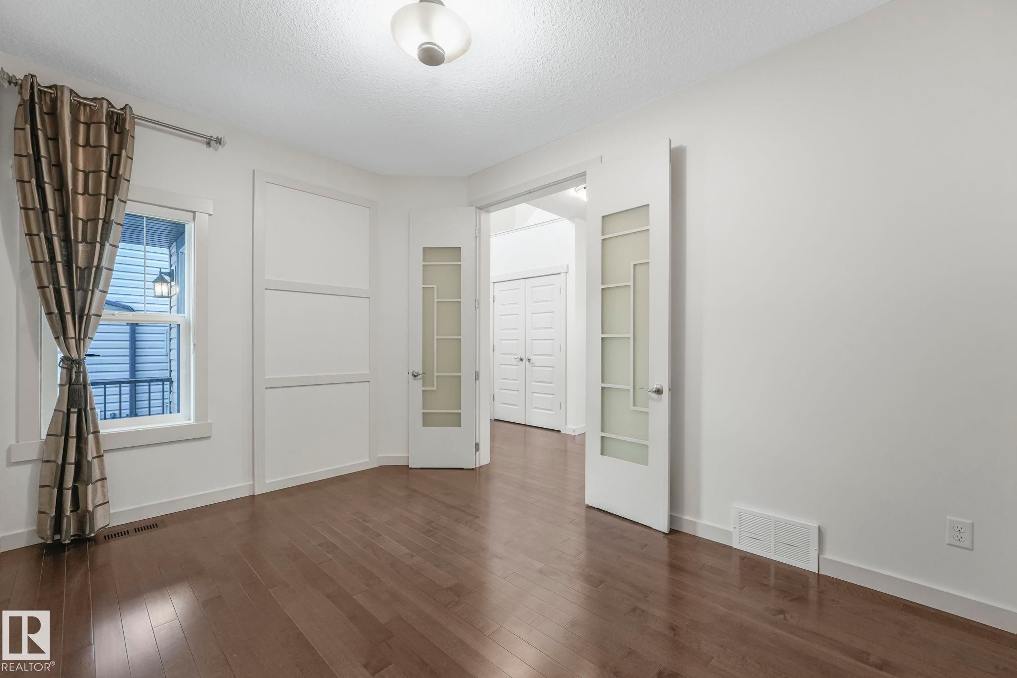 1548 36 Avenue, Edmonton, AB - Indoor Photo Showing Other Room