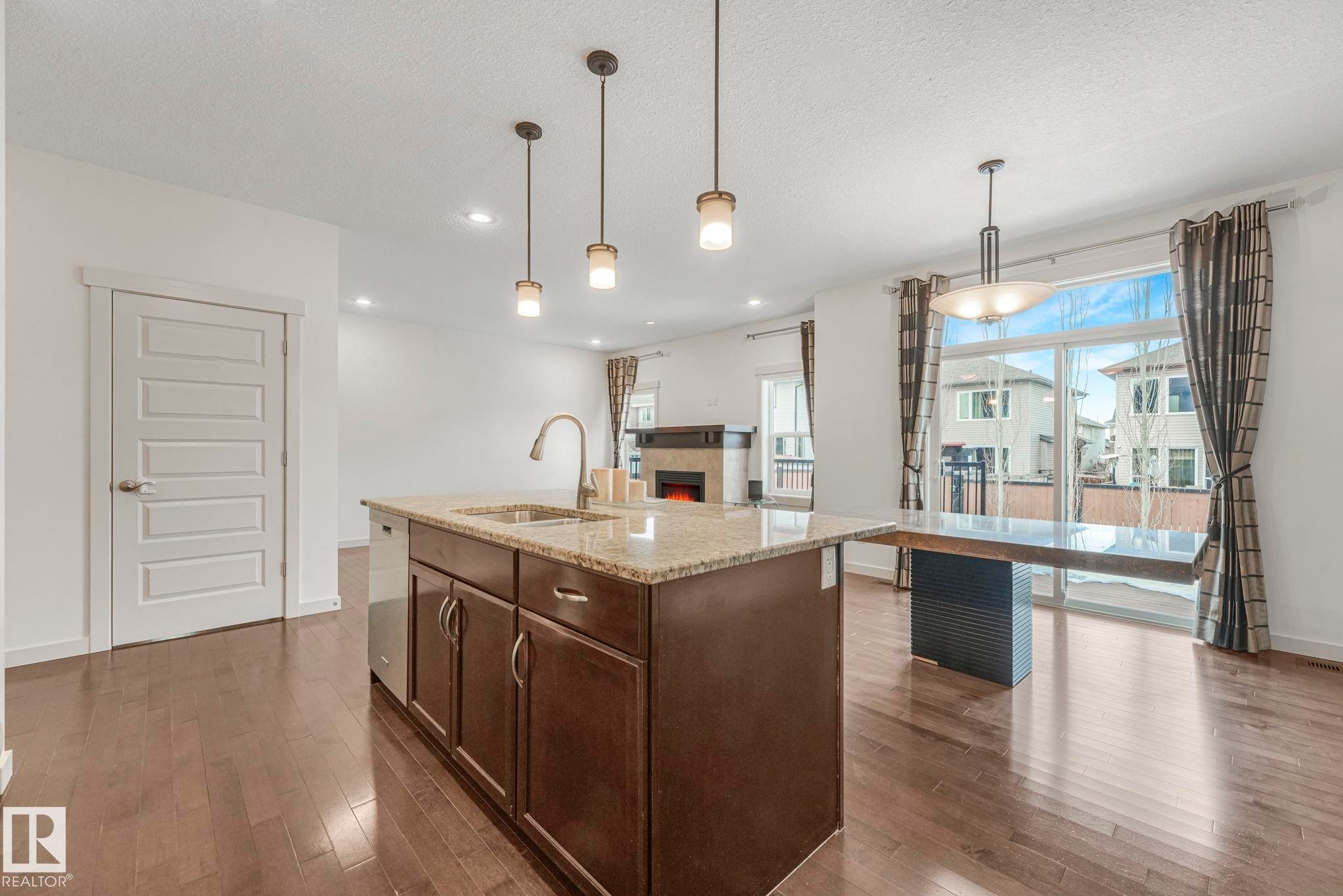 1548 36 Avenue, Edmonton, AB - Indoor Photo Showing Kitchen