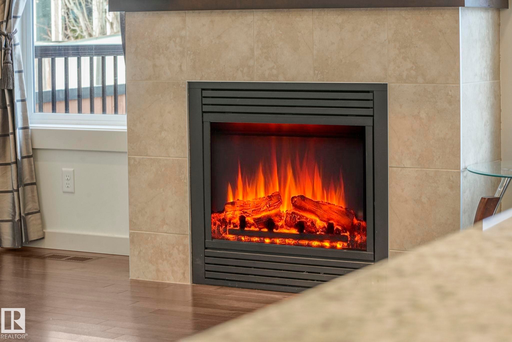 1548 36 Avenue, Edmonton, AB - Indoor With Fireplace