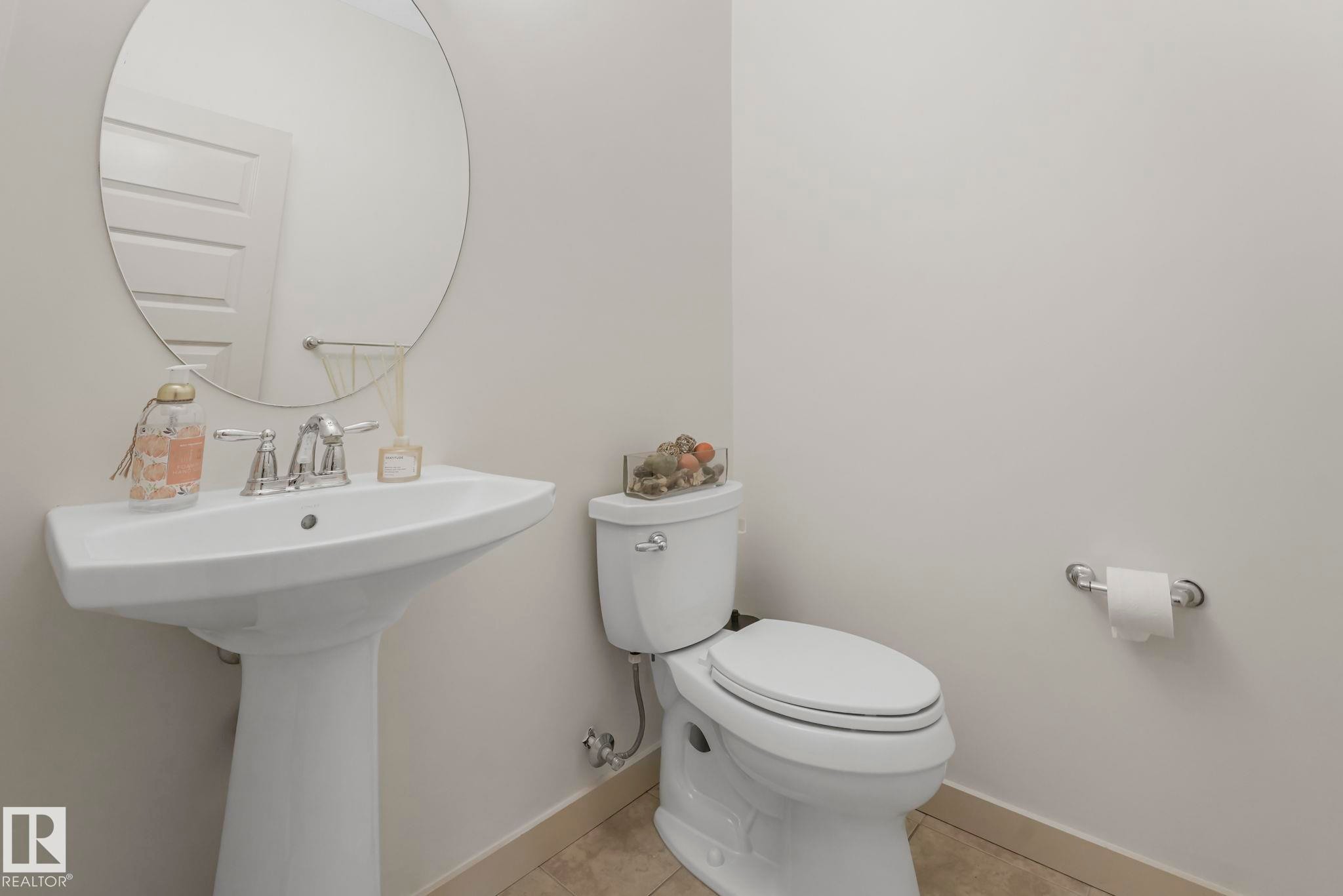 1548 36 Avenue, Edmonton, AB - Indoor Photo Showing Bathroom