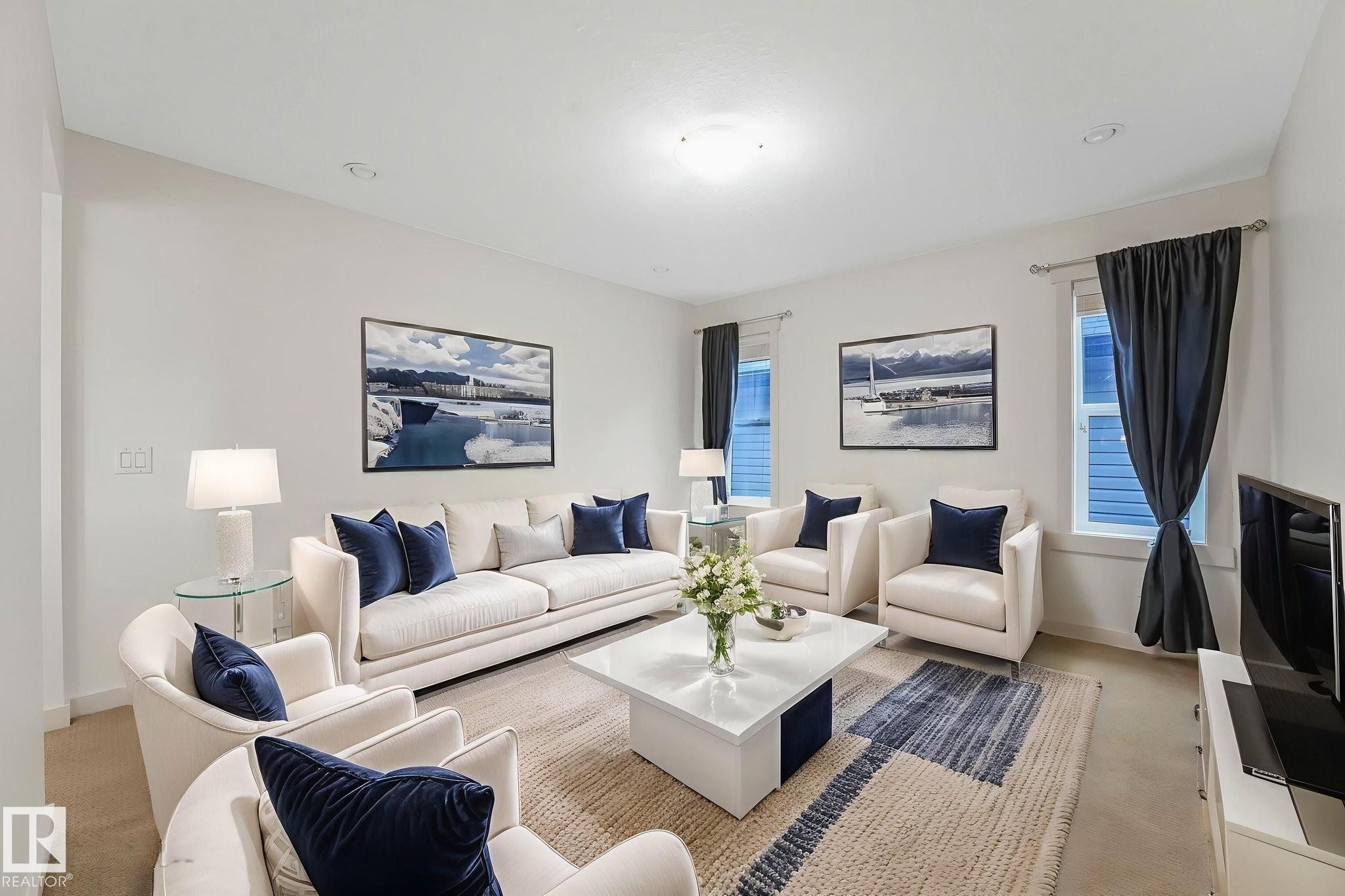 1548 36 Avenue, Edmonton, AB - Indoor Photo Showing Living Room