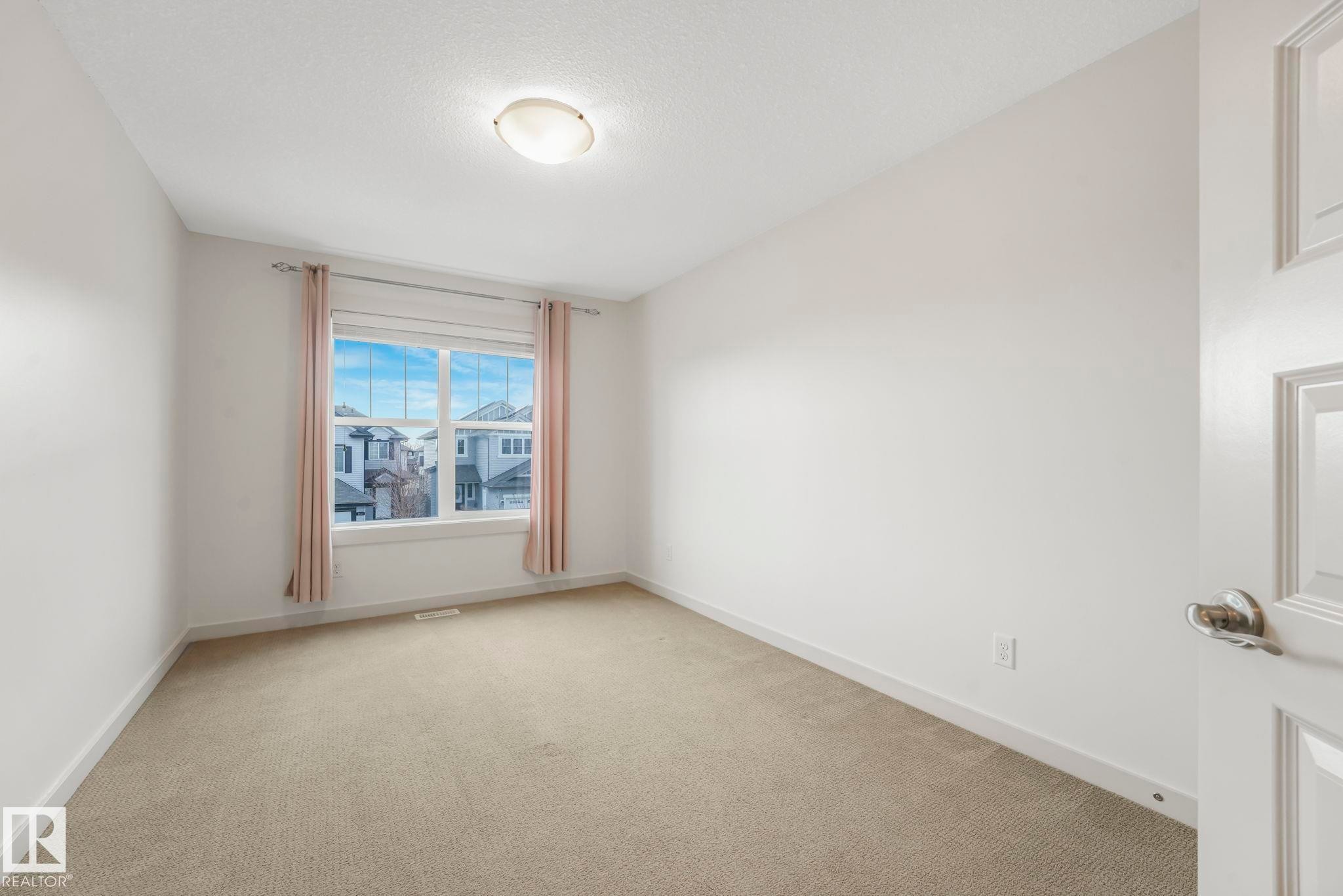 1548 36 Avenue, Edmonton, AB - Indoor Photo Showing Other Room