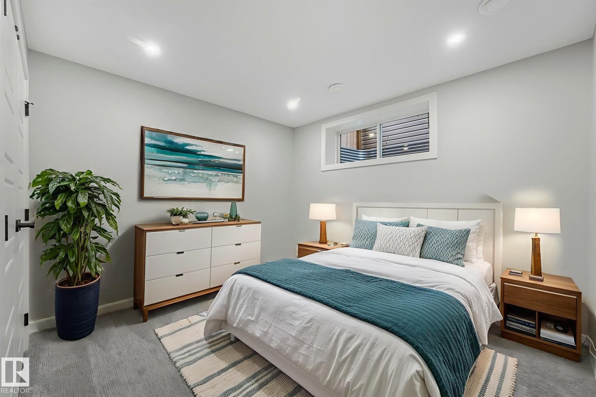 Bedroom with light carpet and recessed lighting - 1548 36 Avenue, Edmonton, AB - Indoor Photo Showing Bedroom