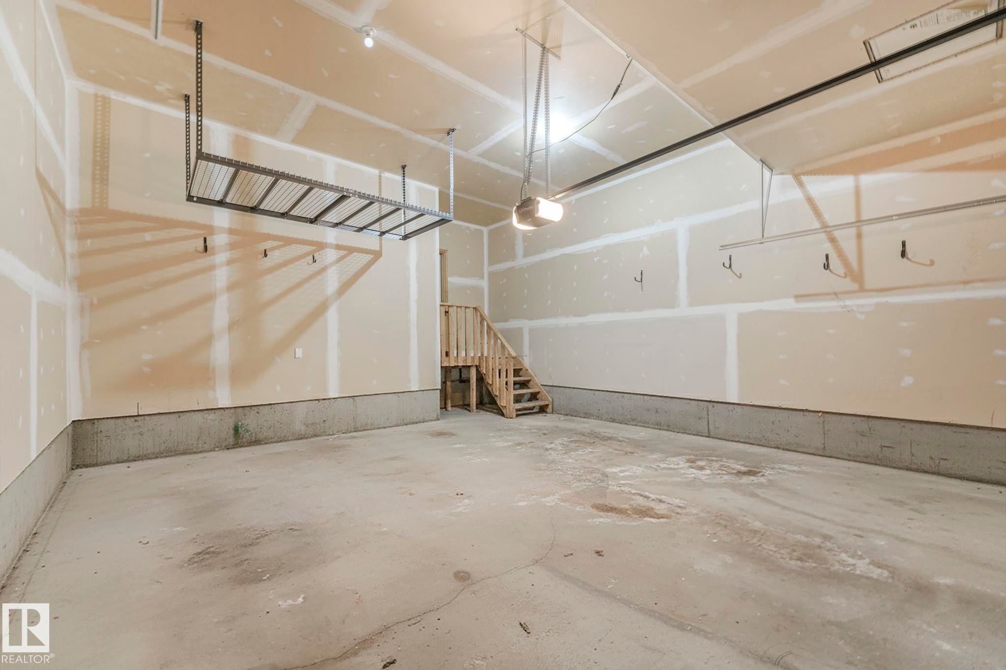 1548 36 Avenue, Edmonton, AB - Indoor Photo Showing Garage