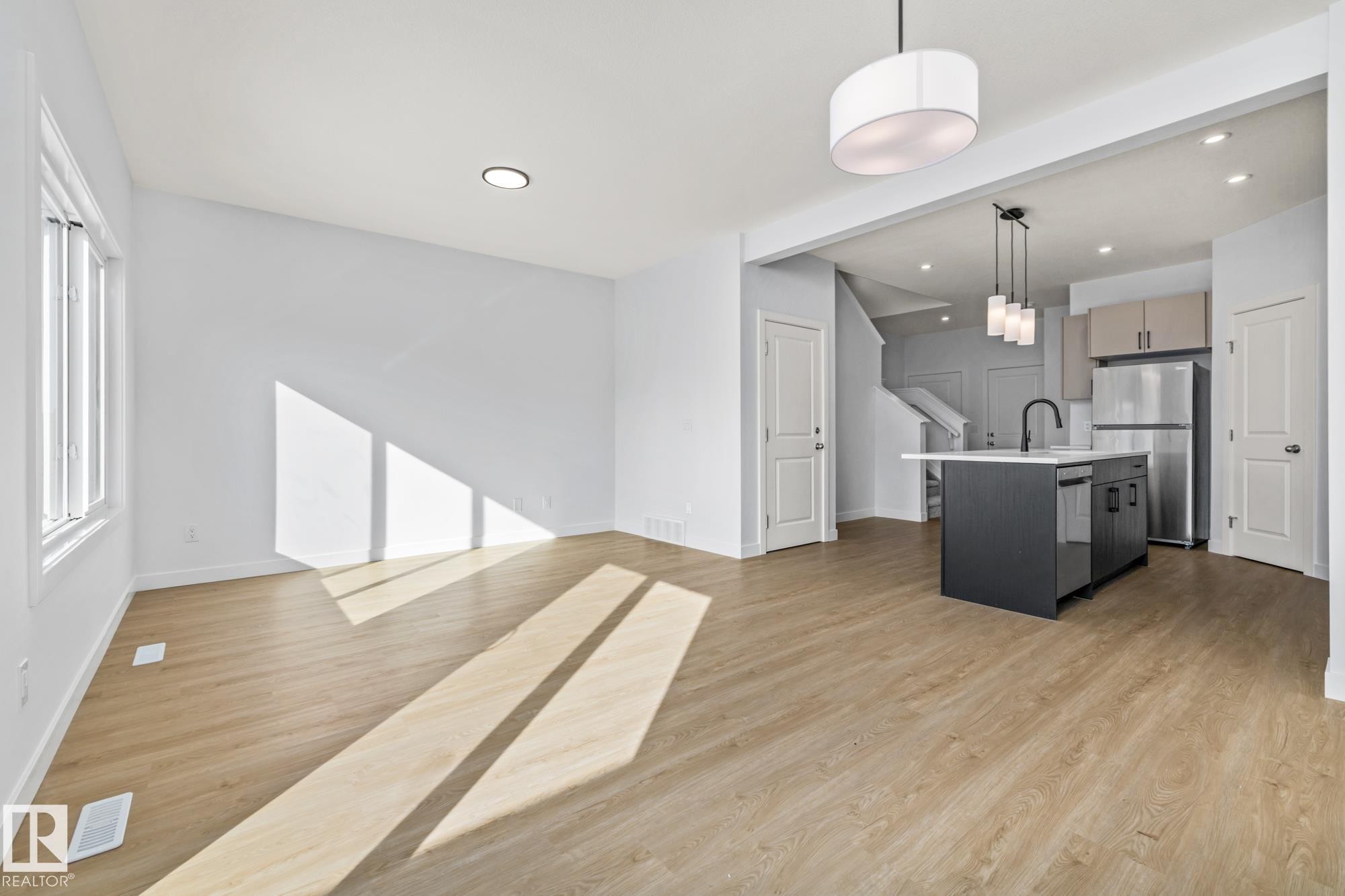 110 Honeysuckle Green, Leduc, AB - Indoor Photo Showing Kitchen