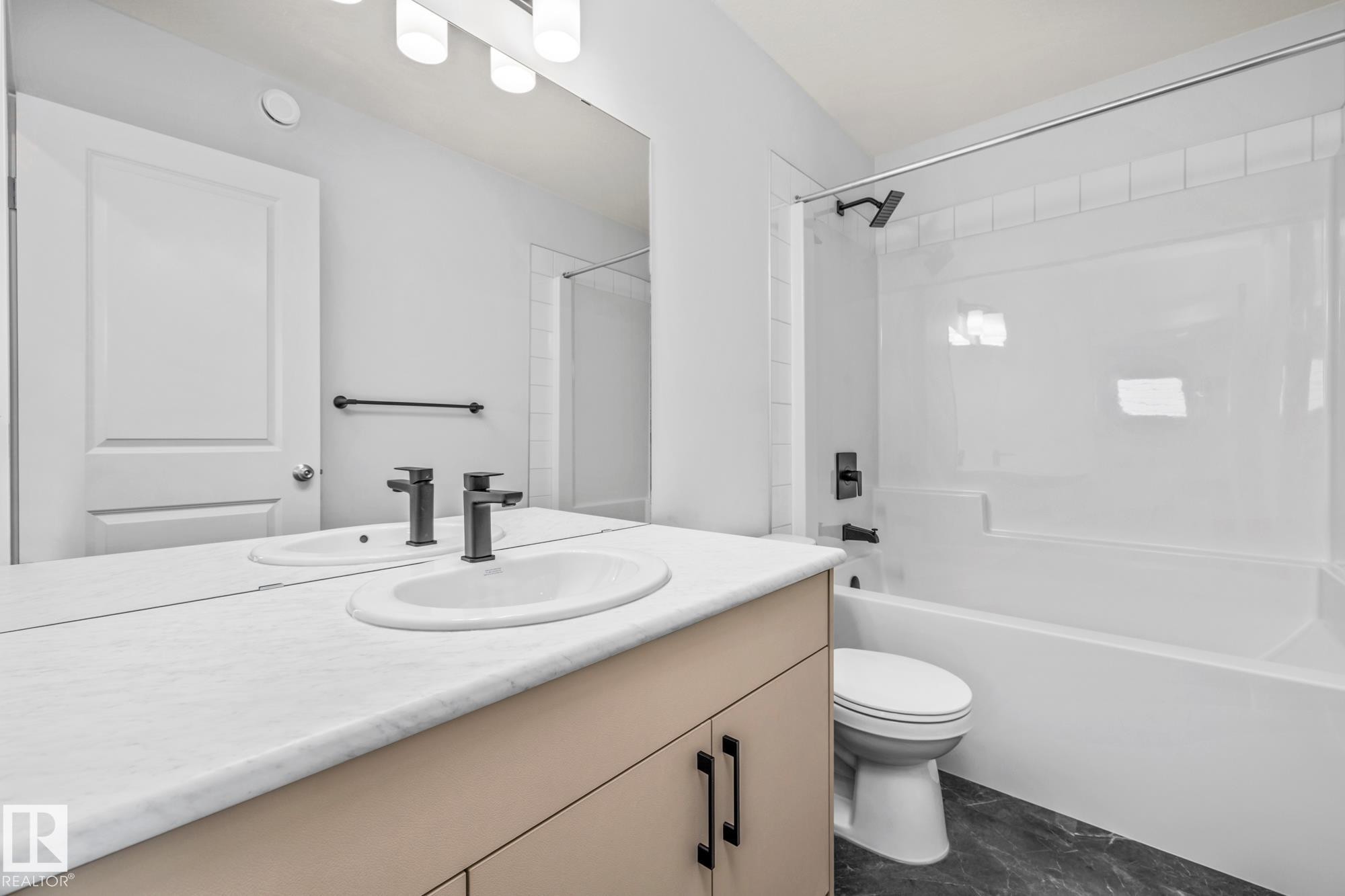 110 Honeysuckle Green, Leduc, AB - Indoor Photo Showing Bathroom