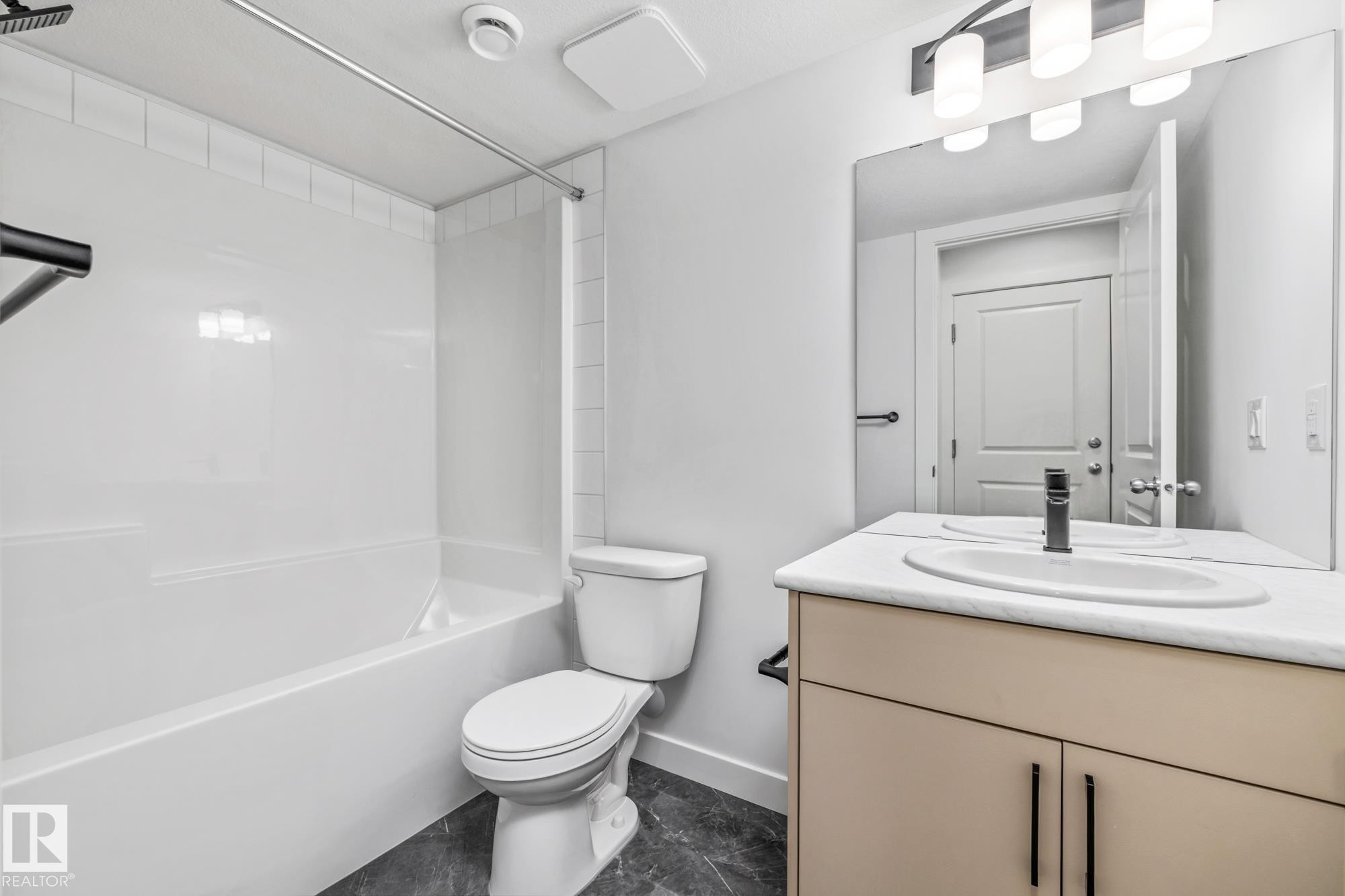 110 Honeysuckle Green, Leduc, AB - Indoor Photo Showing Bathroom