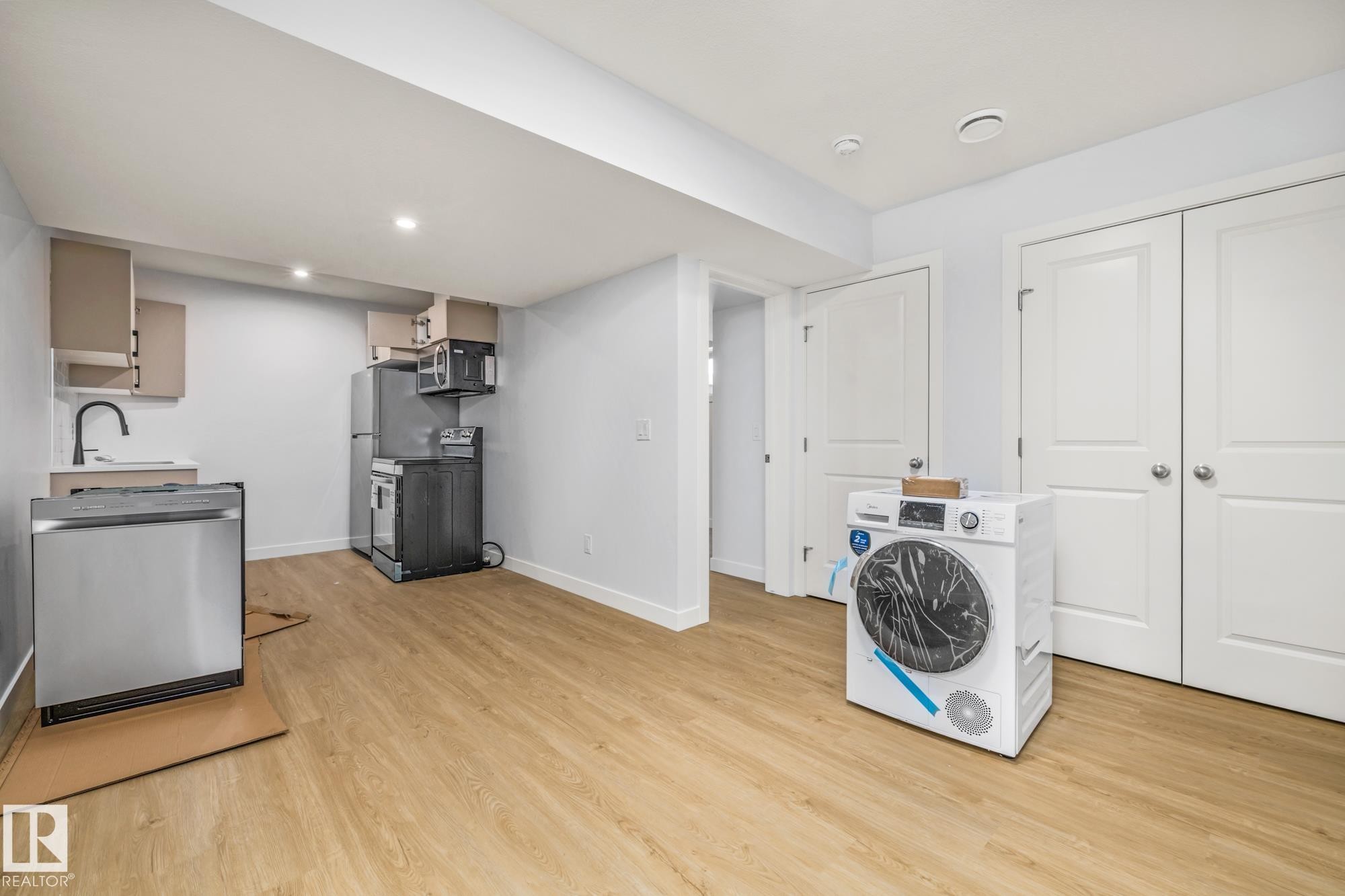 110 Honeysuckle Green, Leduc, AB - Indoor Photo Showing Laundry Room