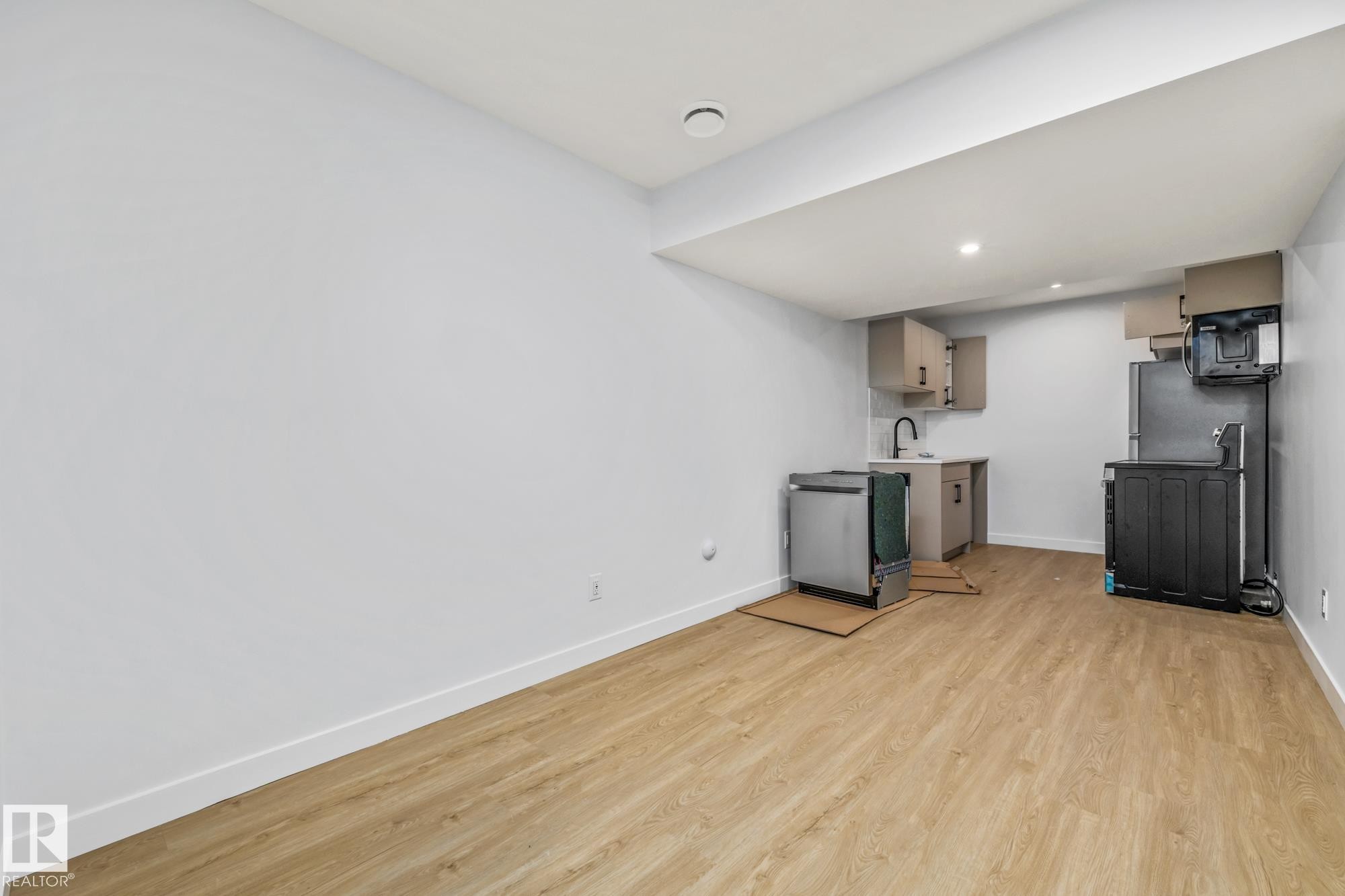 110 Honeysuckle Green, Leduc, AB - Indoor