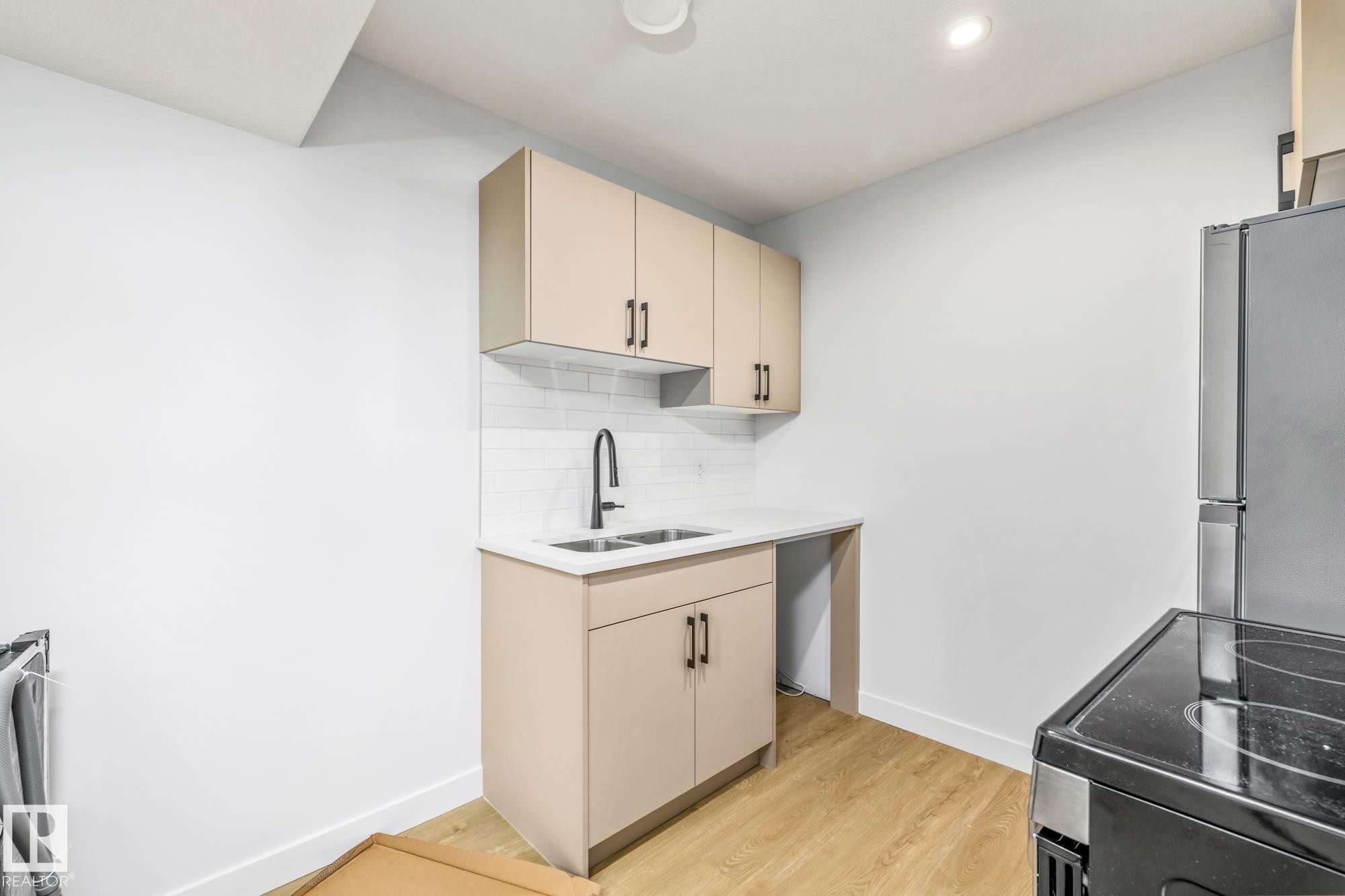 110 Honeysuckle Green, Leduc, AB - Indoor Photo Showing Kitchen With Double Sink
