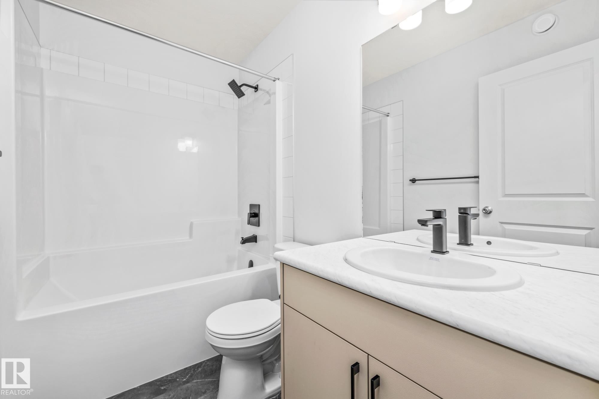 110 Honeysuckle Green, Leduc, AB - Indoor Photo Showing Bathroom