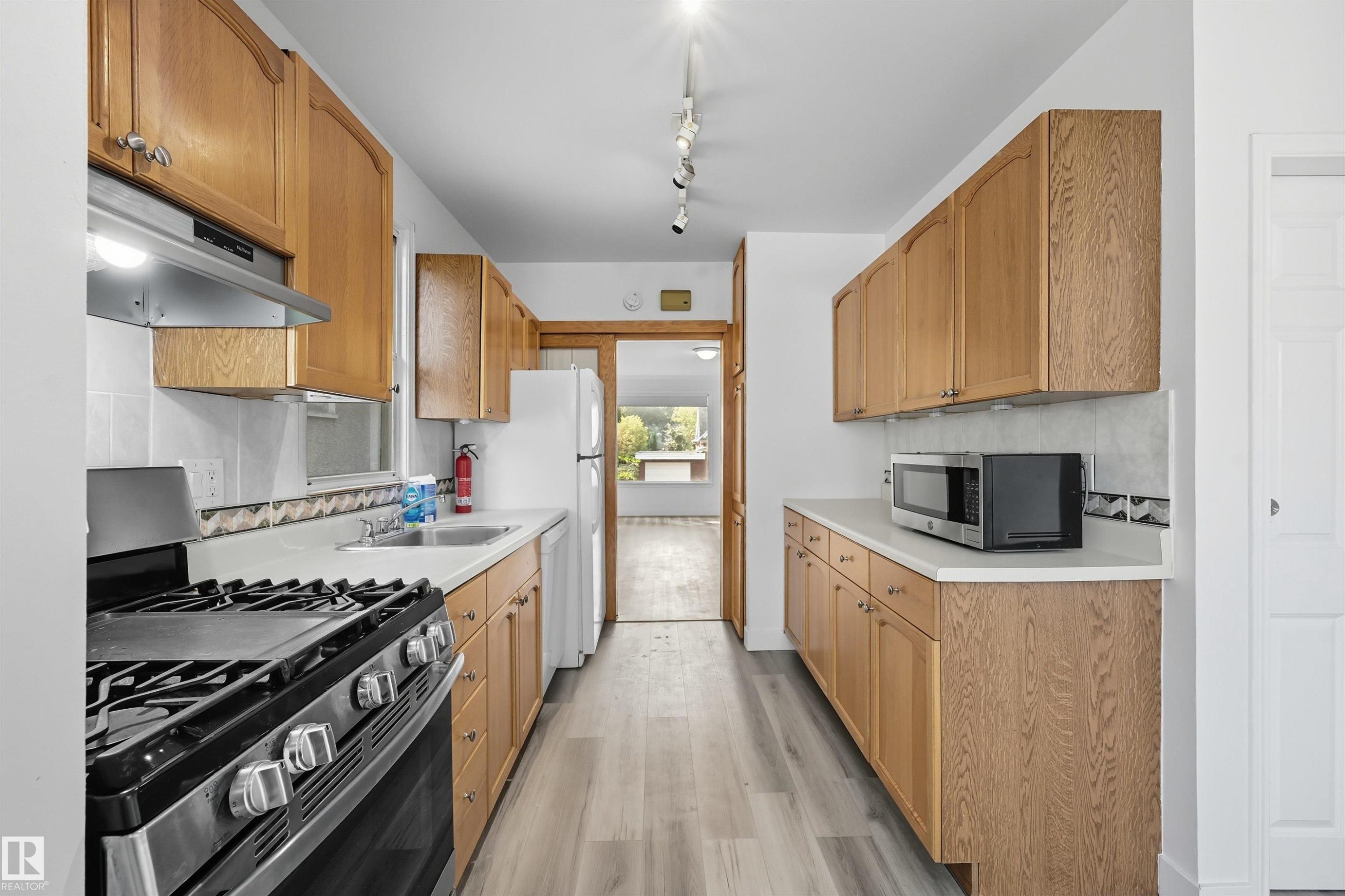9848 87 Avenue, Edmonton, AB - Indoor Photo Showing Kitchen