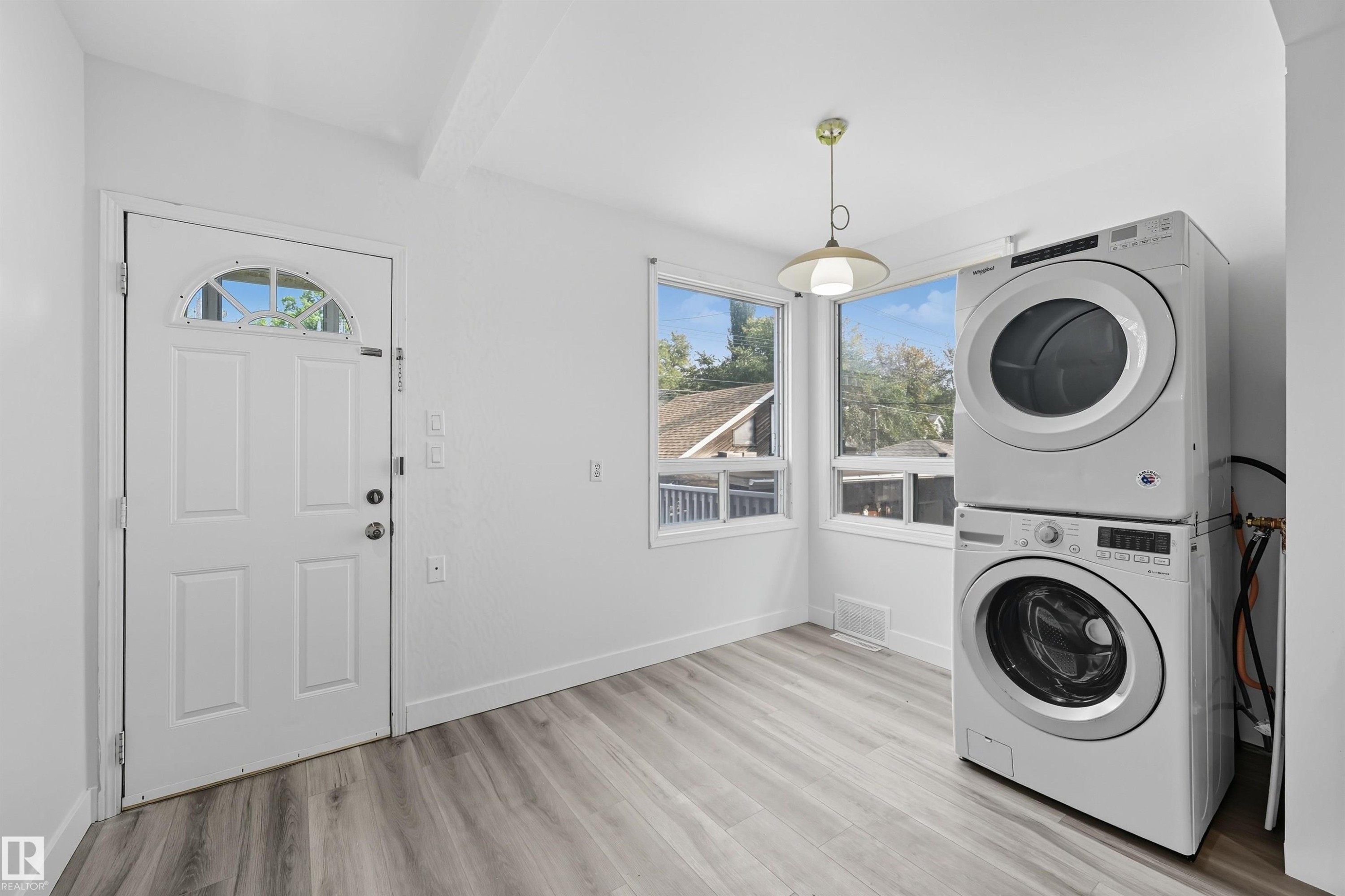 9848 87 Avenue, Edmonton, AB - Indoor Photo Showing Laundry Room