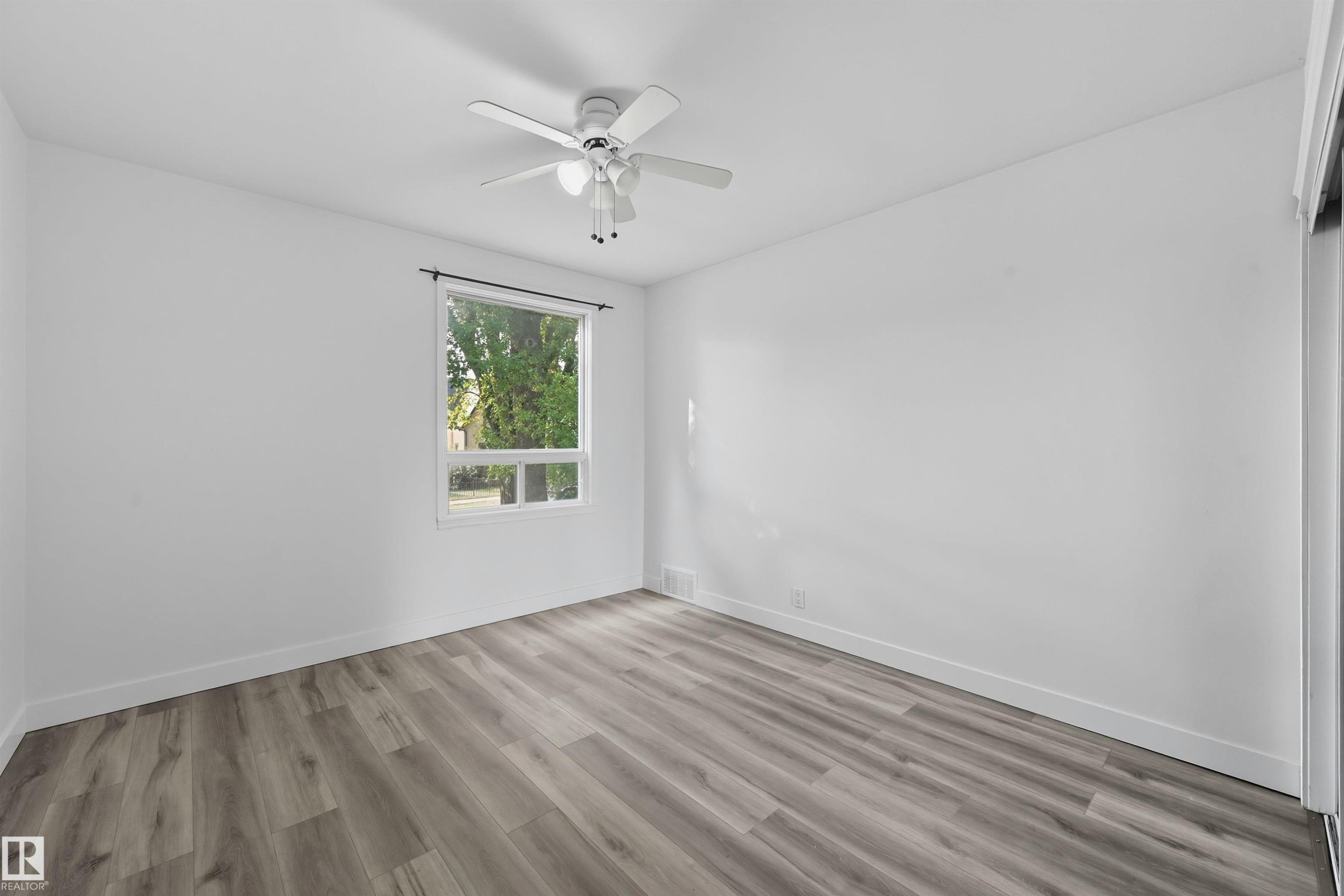 9848 87 Avenue, Edmonton, AB - Indoor Photo Showing Other Room