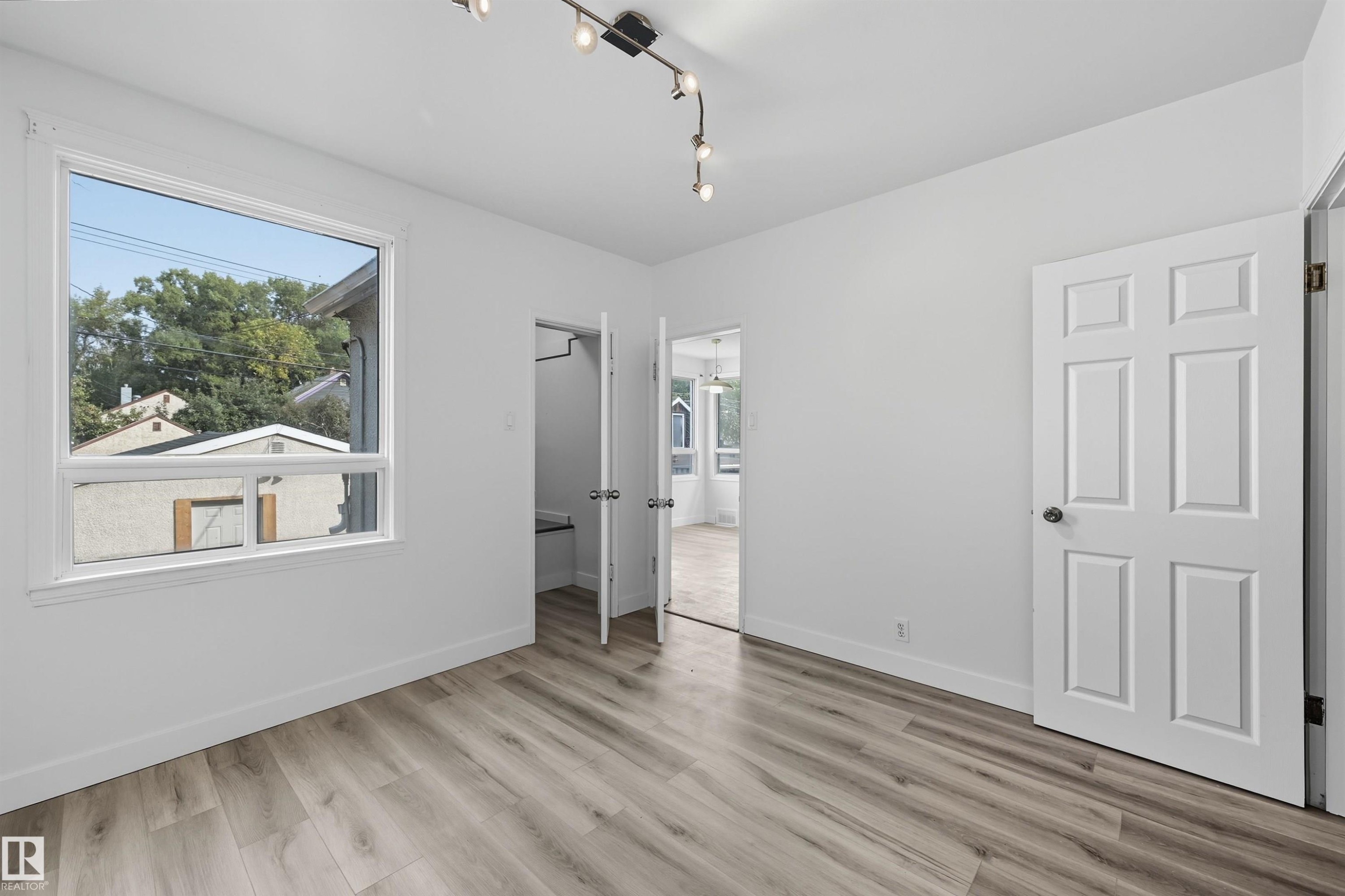 9848 87 Avenue, Edmonton, AB - Indoor Photo Showing Other Room