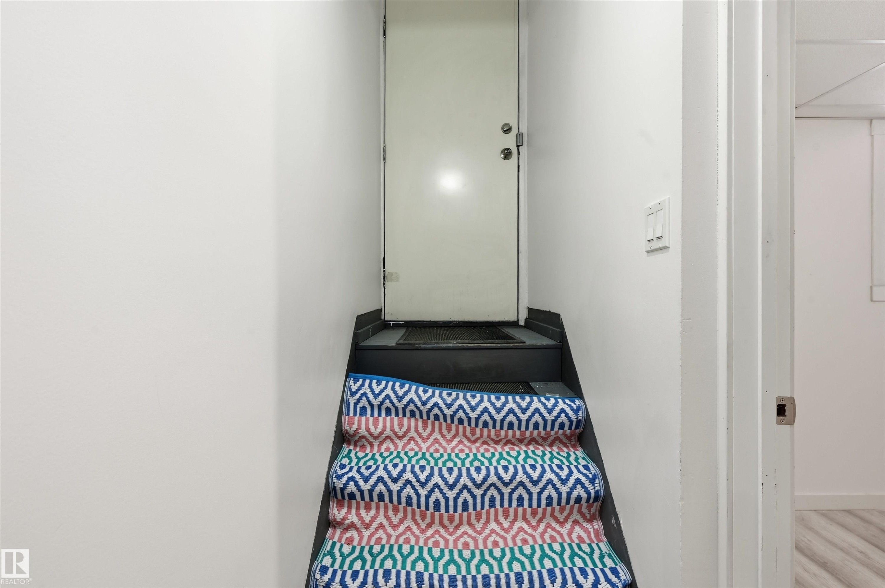 9848 87 Avenue, Edmonton, AB - Indoor Photo Showing Other Room