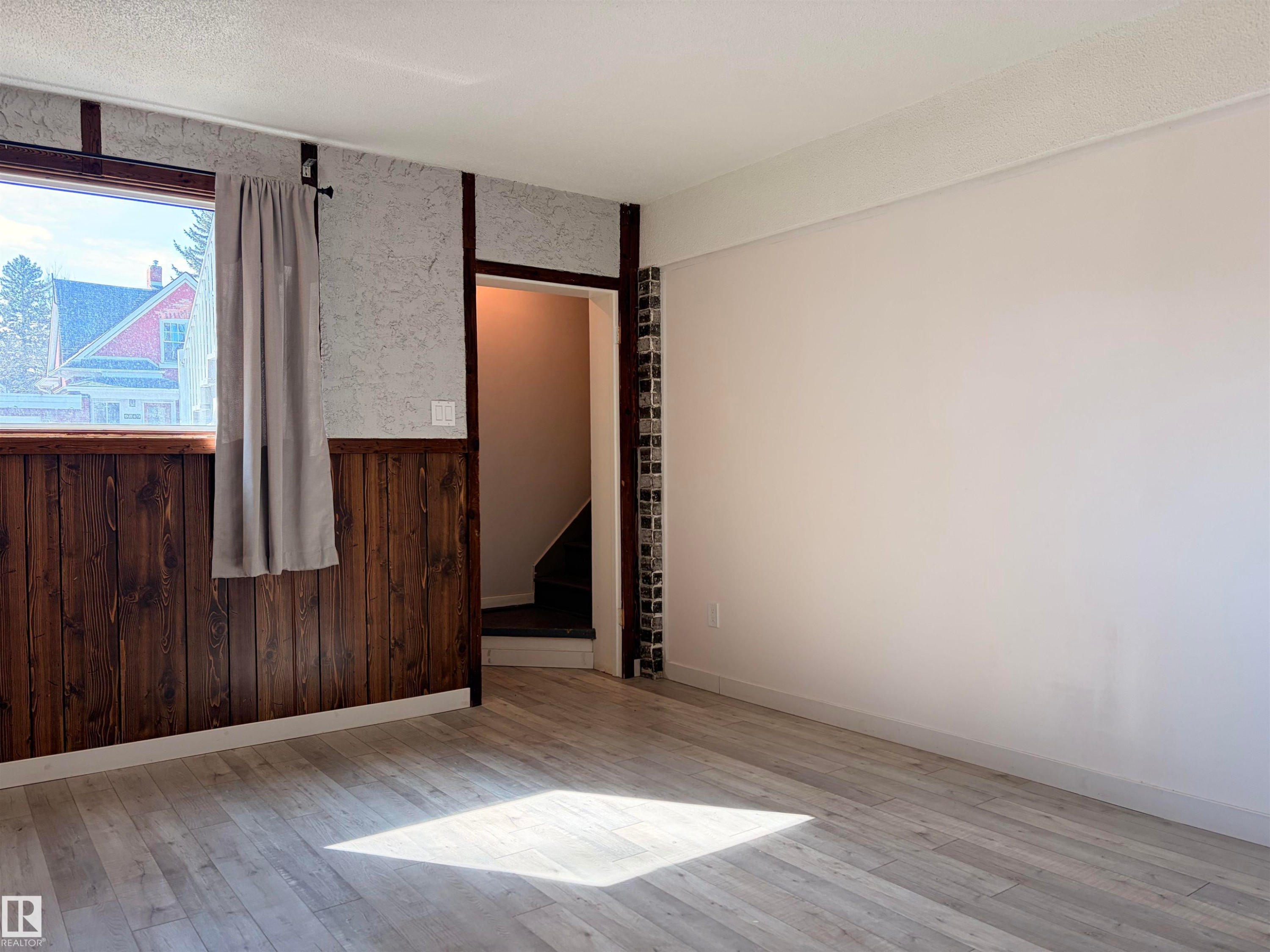 9848 87 Avenue, Edmonton, AB - Indoor Photo Showing Other Room