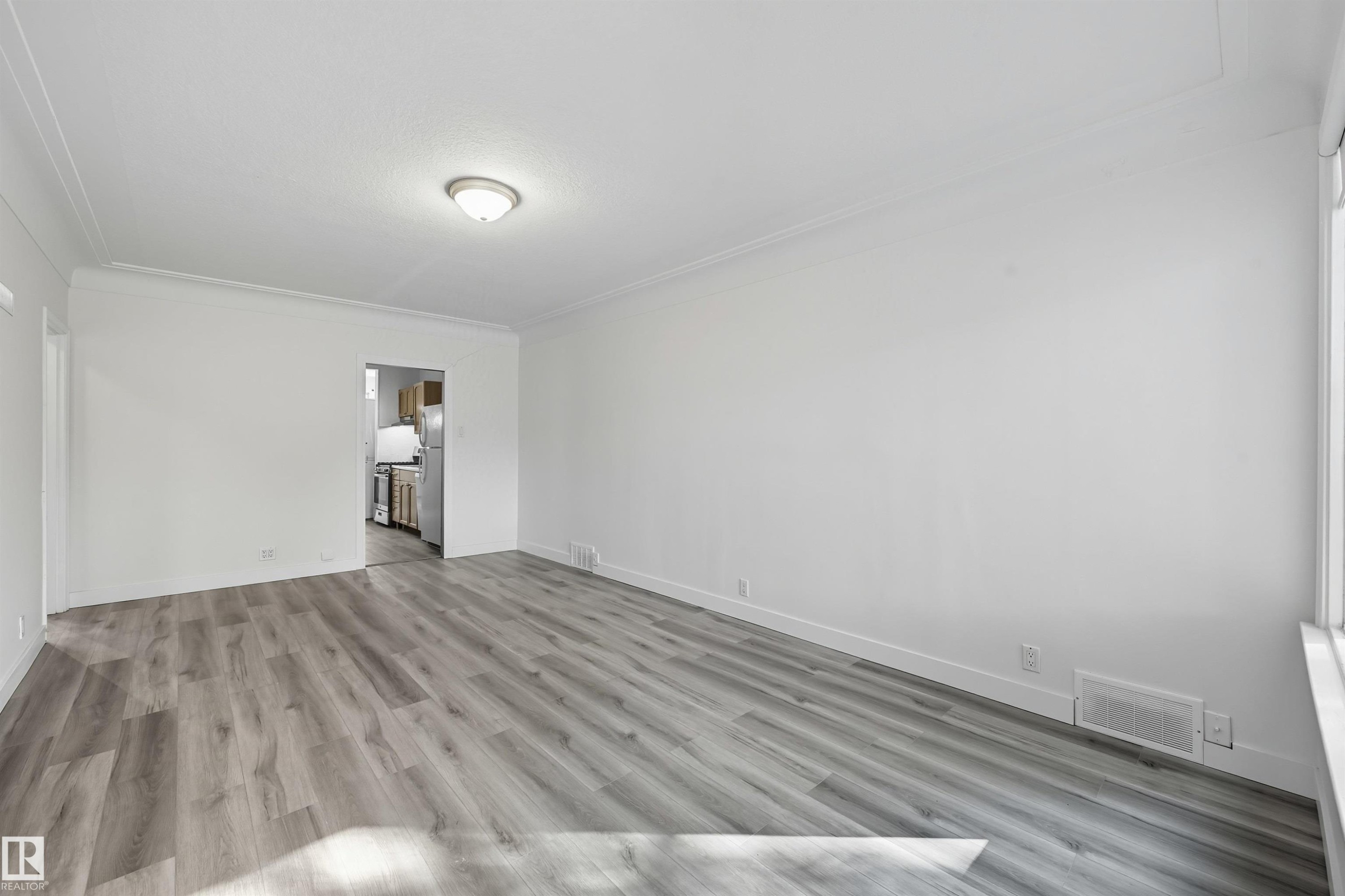 9848 87 Avenue, Edmonton, AB - Indoor Photo Showing Other Room