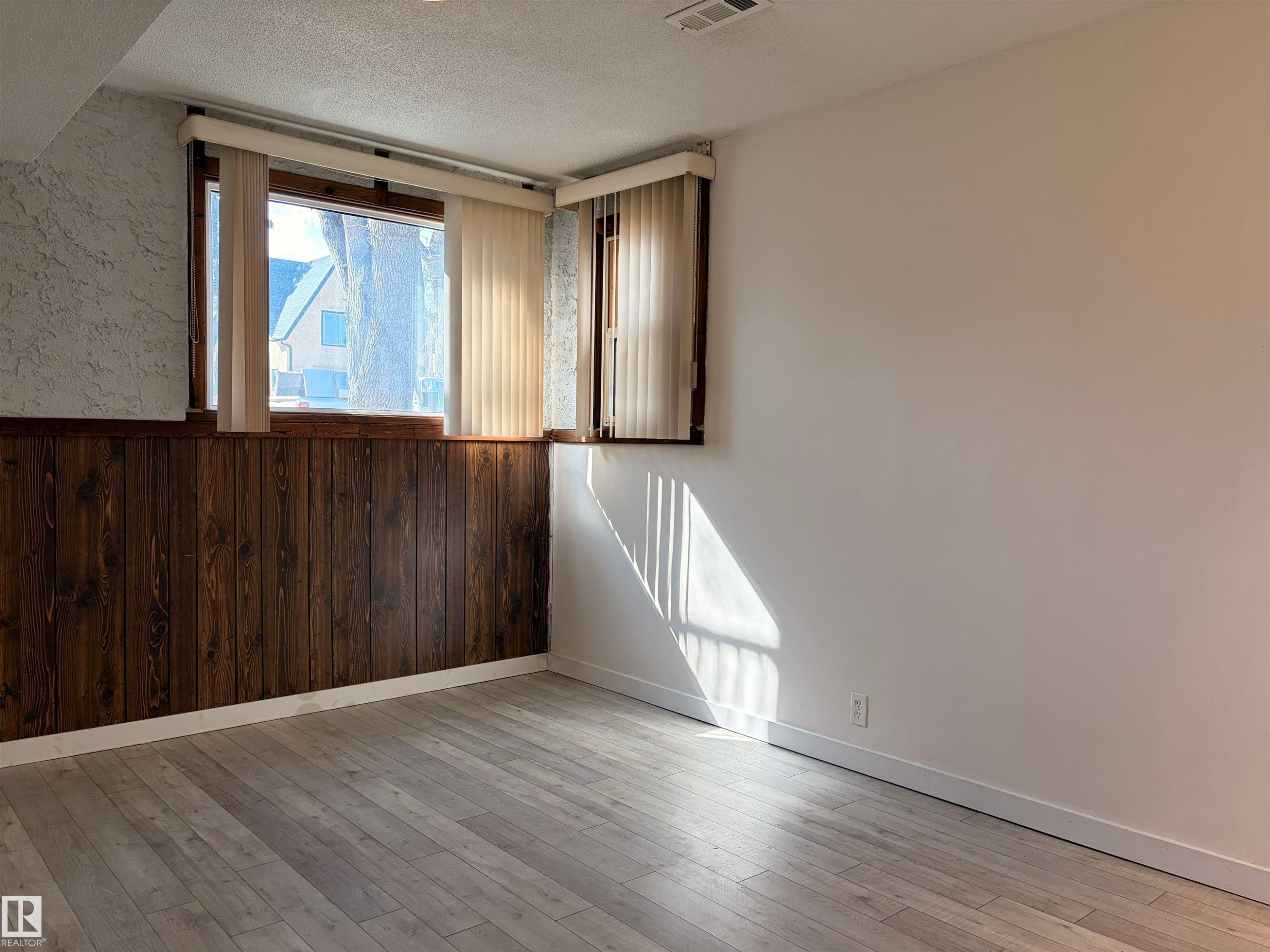 Basement Bedroom 2 - 9848 87 Avenue, Edmonton, AB - Indoor Photo Showing Other Room