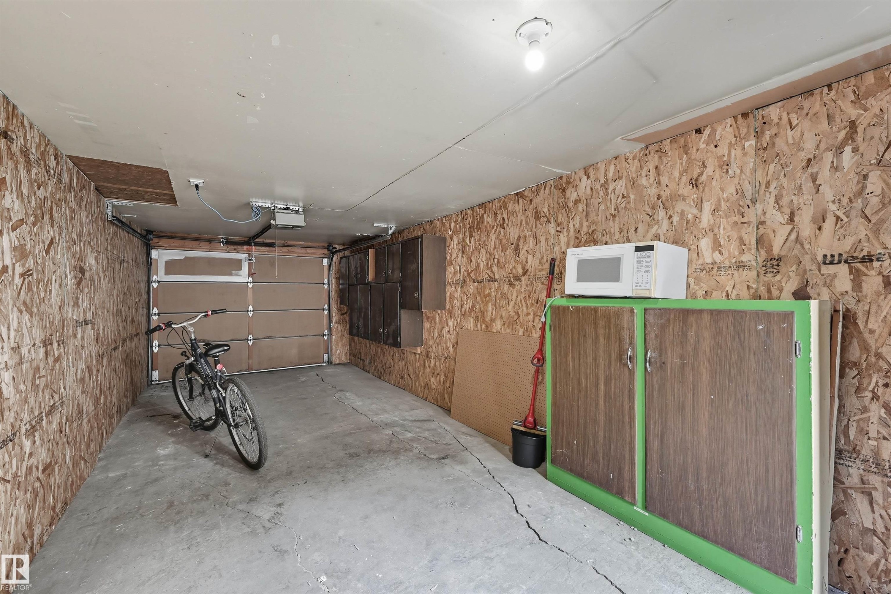 9848 87 Avenue, Edmonton, AB - Indoor Photo Showing Garage