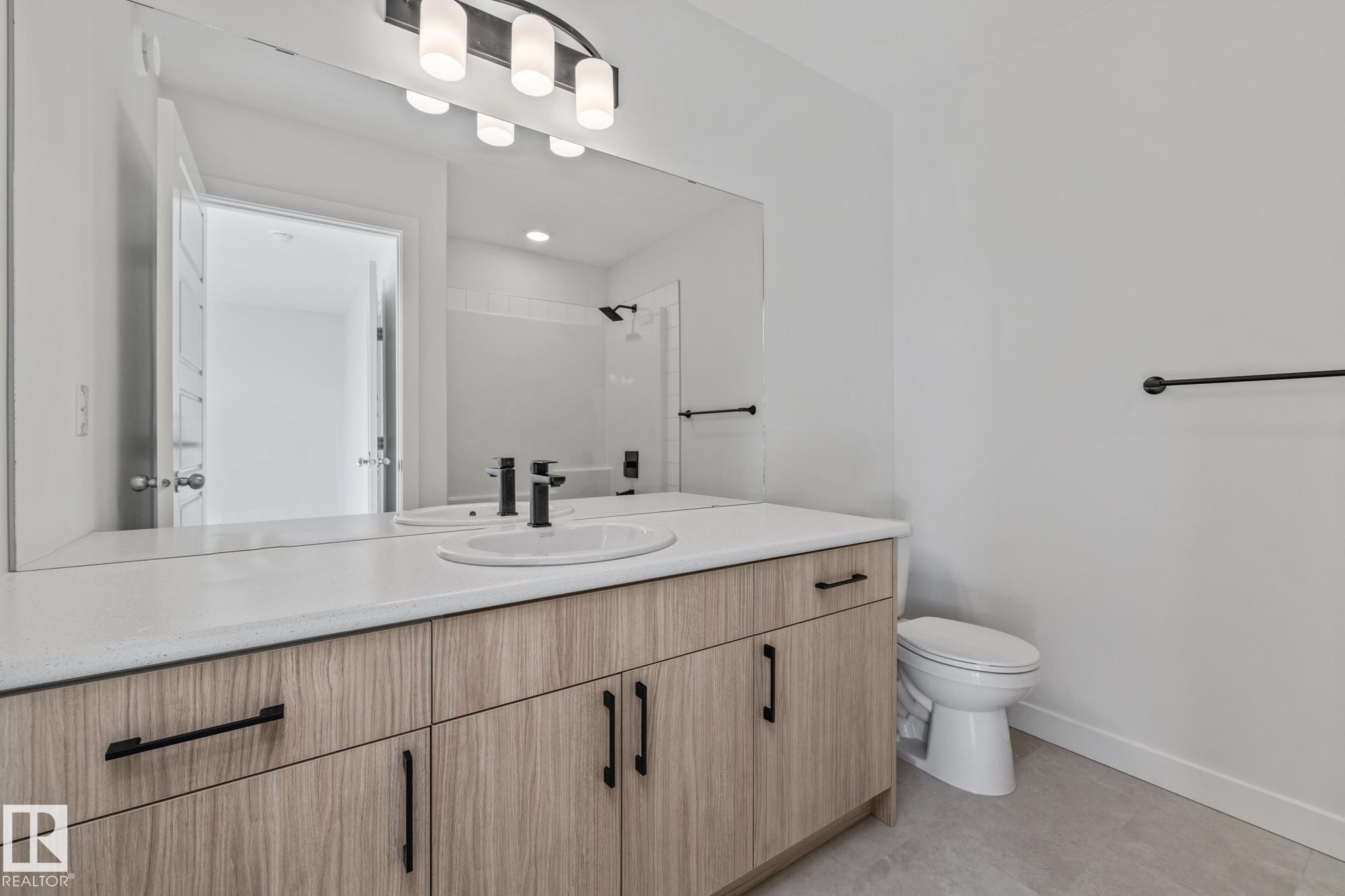 112 Honeysuckle Green, Leduc, AB - Indoor Photo Showing Bathroom