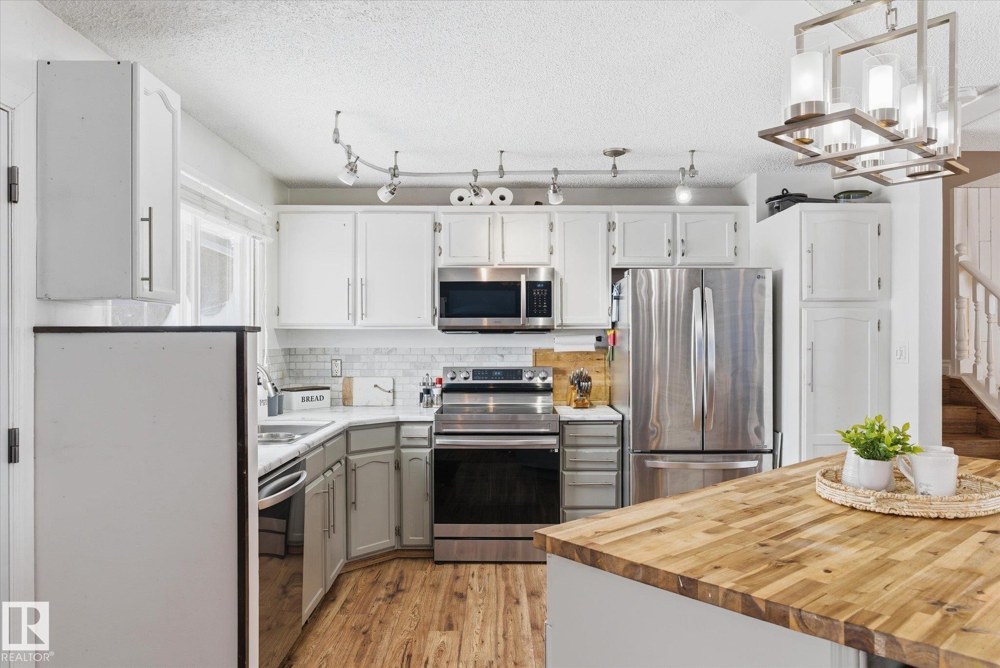 29 Laydon Drive, St. Albert, AB - Indoor Photo Showing Kitchen With Stainless Steel Kitchen