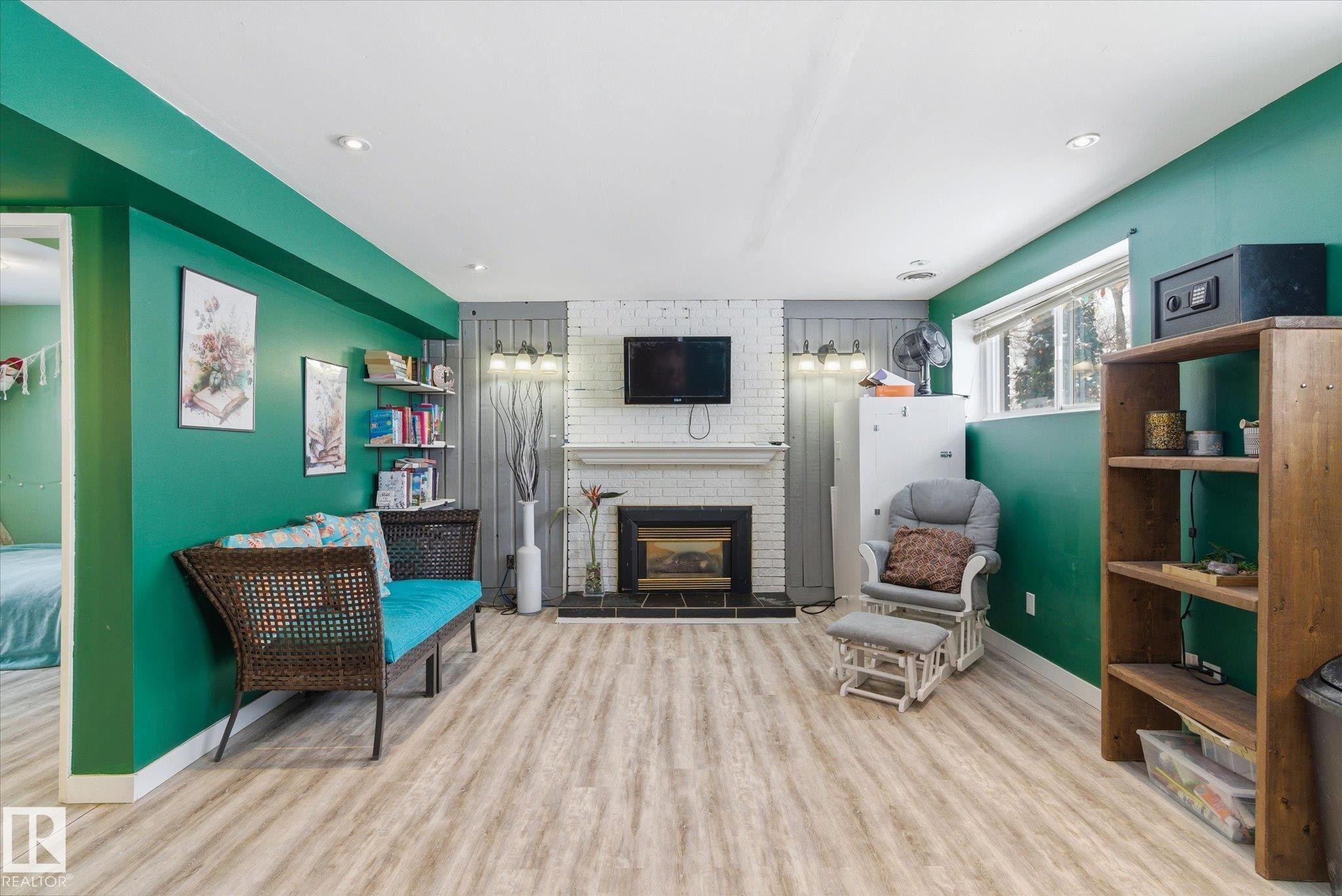 29 Laydon Drive, St. Albert, AB - Indoor With Fireplace