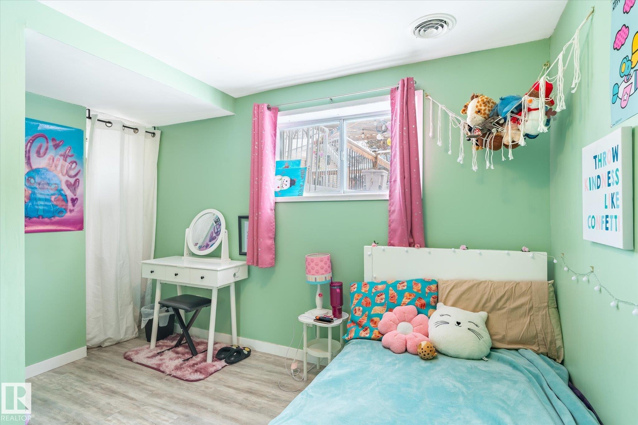 29 Laydon Drive, St. Albert, AB - Indoor Photo Showing Bedroom